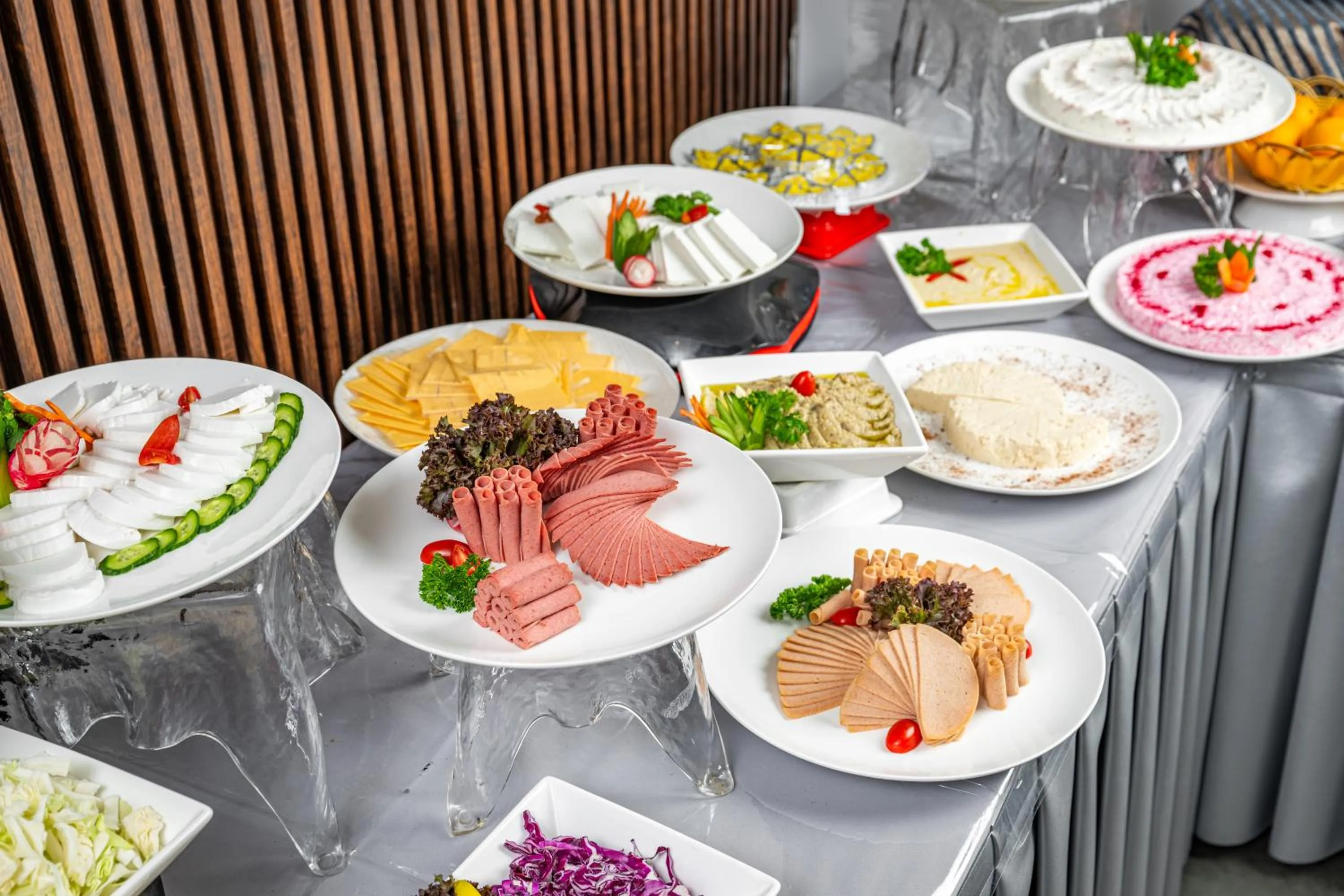 Buffet breakfast in Elaf Qinwan Hotel