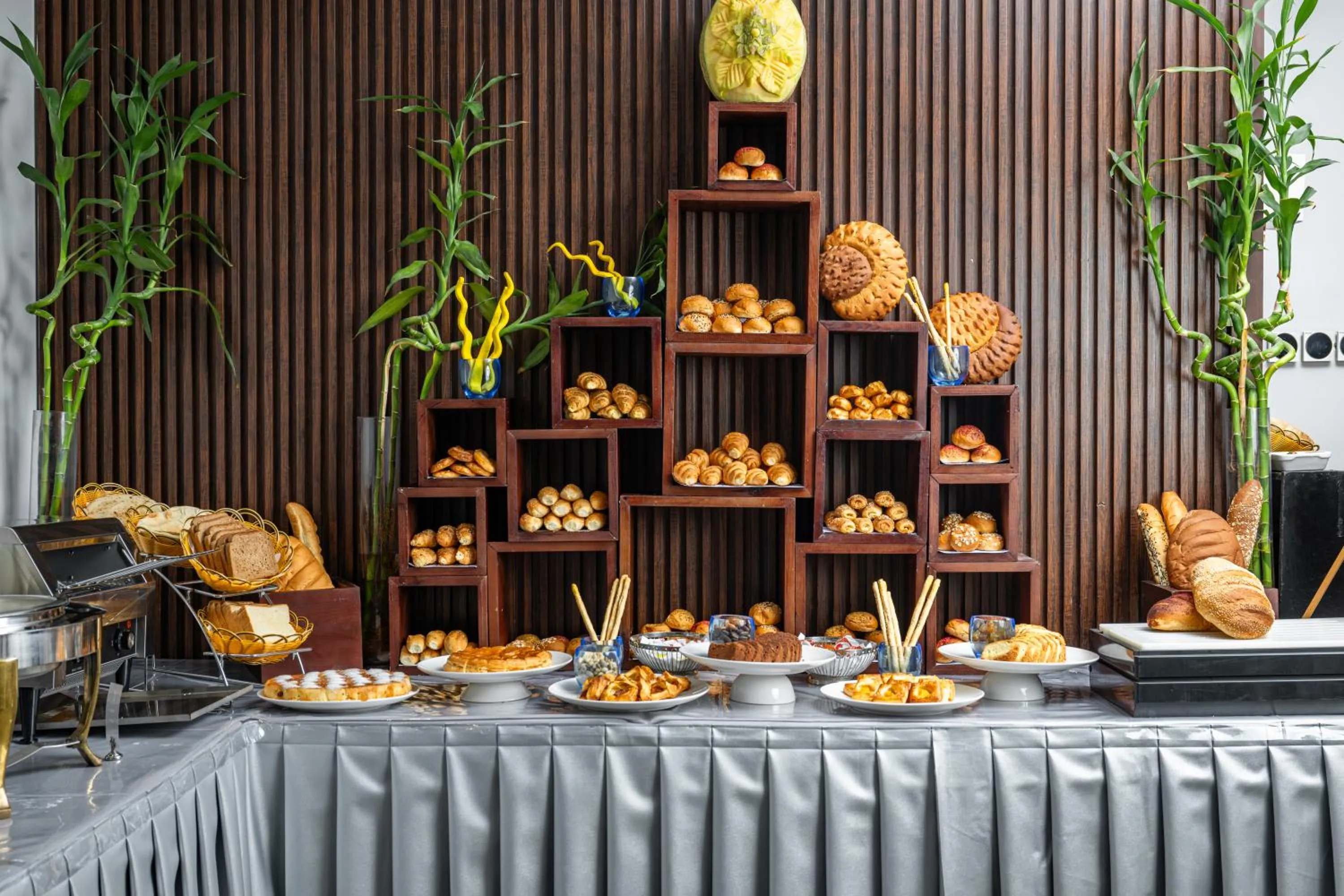 Buffet breakfast in Elaf Qinwan Hotel