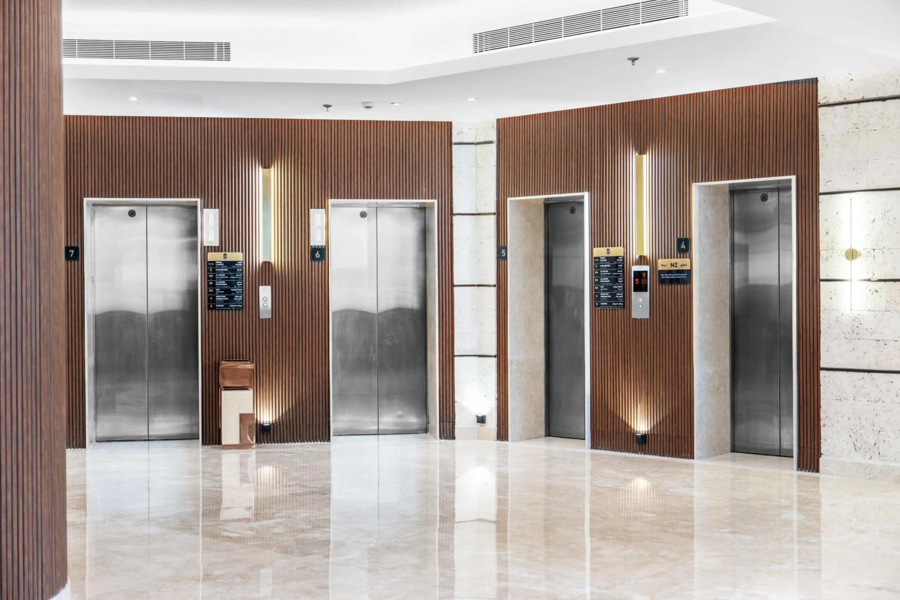 elevator in Elaf Qinwan Hotel