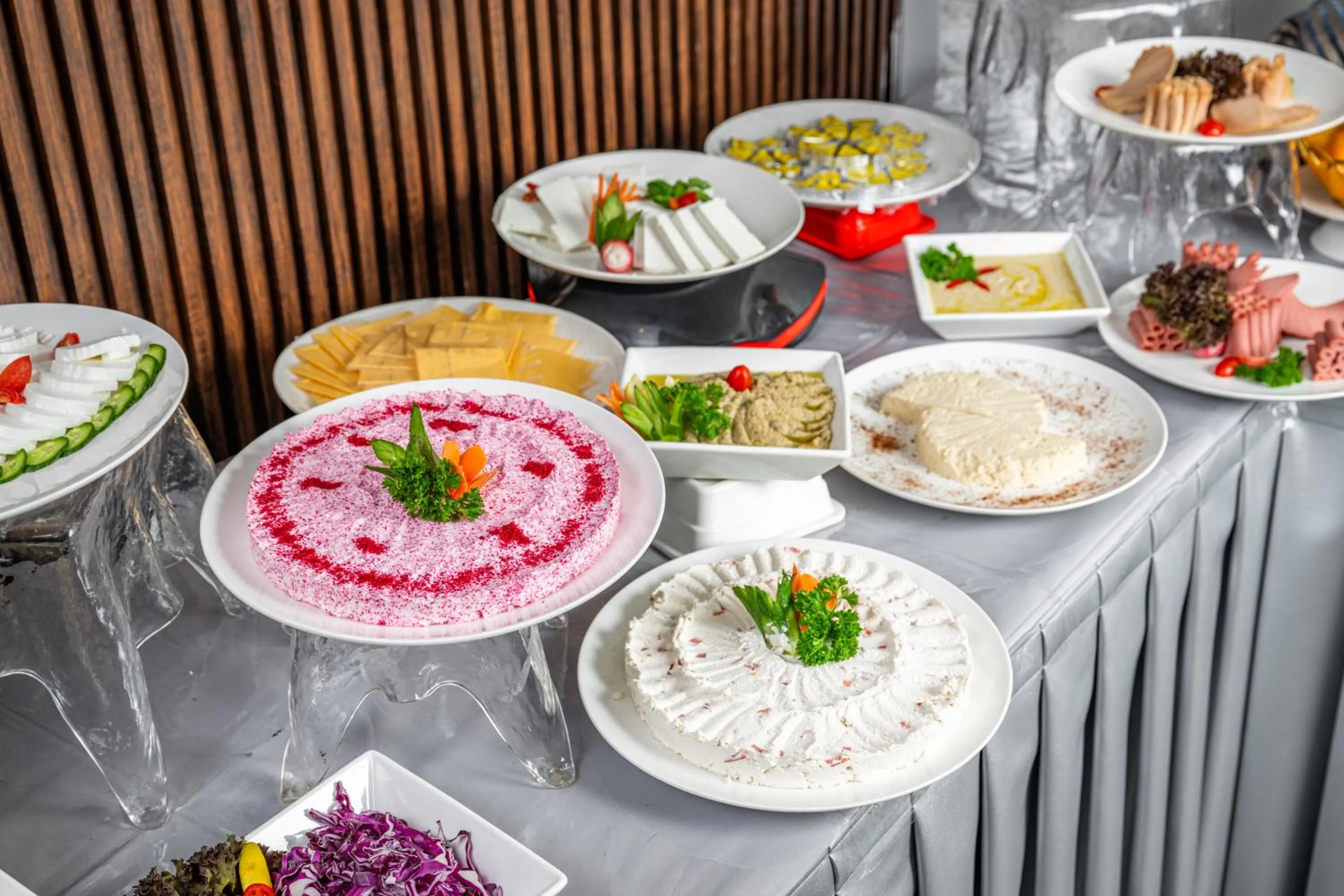 Buffet breakfast in Elaf Qinwan Hotel