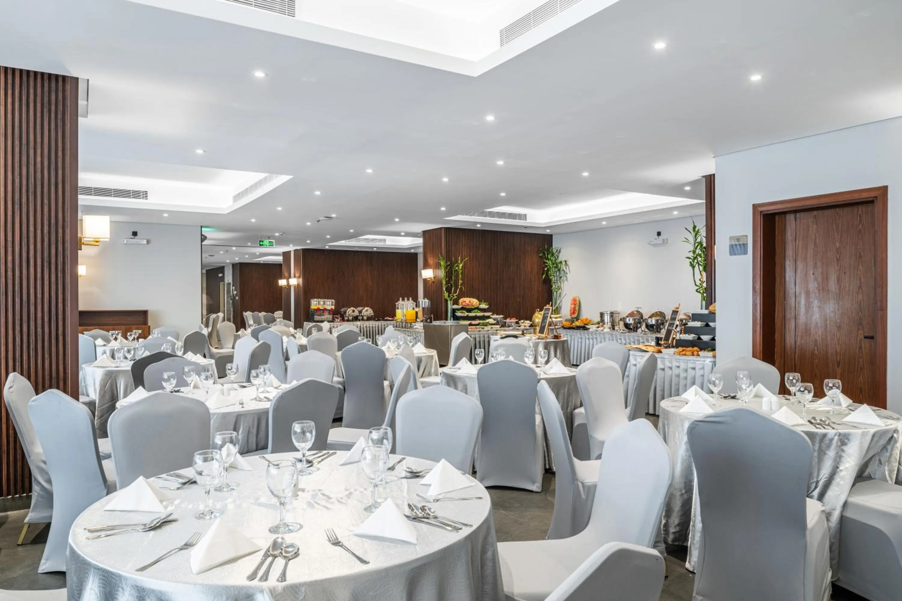 Restaurant/places to eat in Elaf Qinwan Hotel