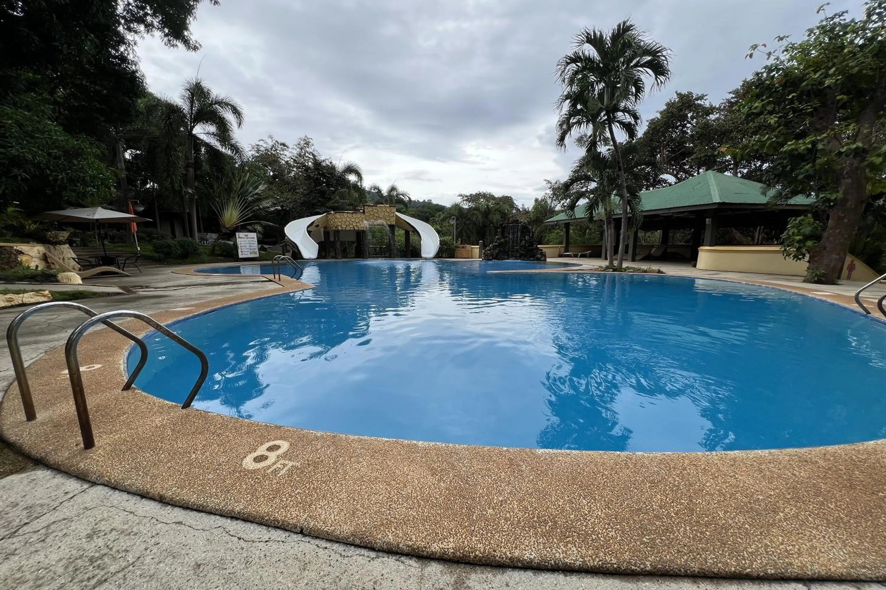 Swimming pool in Vista Venice Resort
