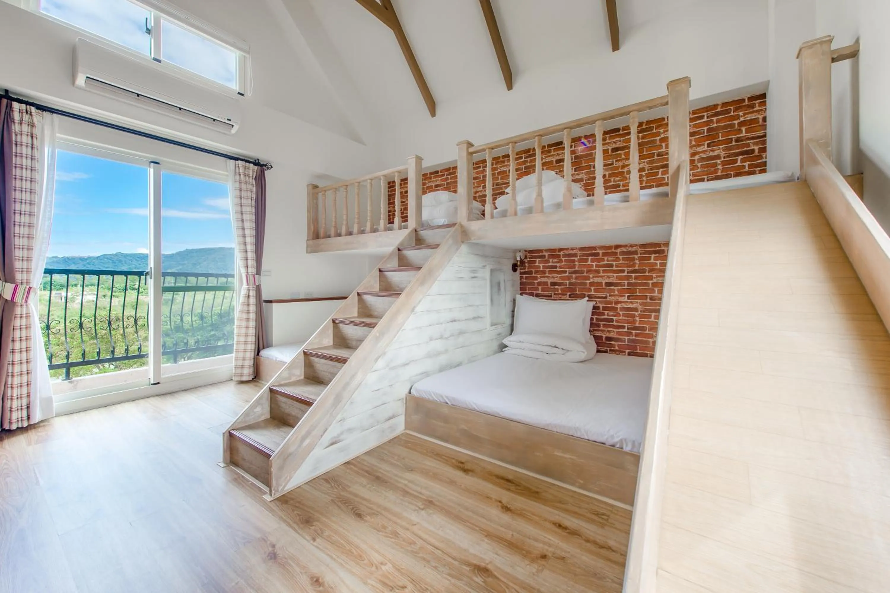 Bed in Wilderness1138 Hualien B&B