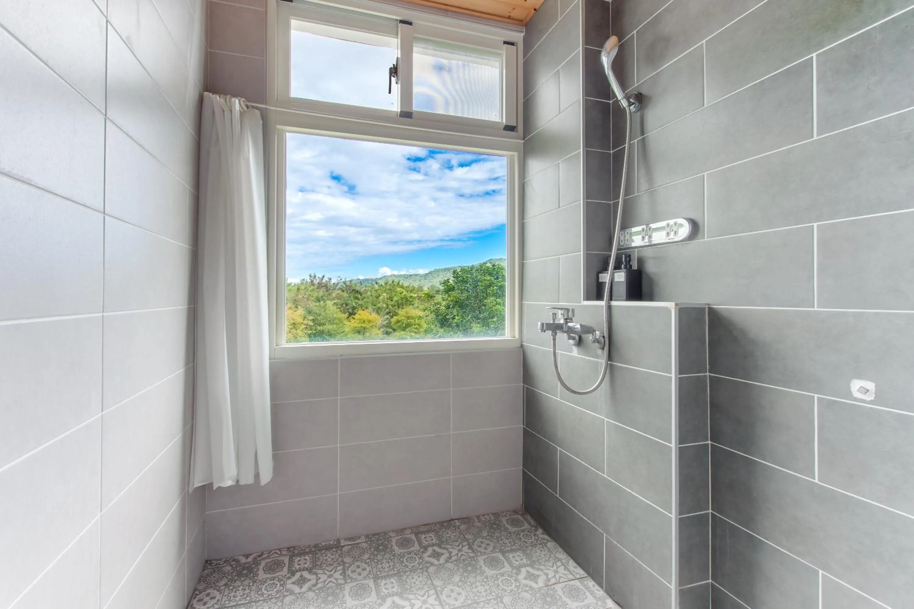 Shower in Wilderness1138 Hualien B&B
