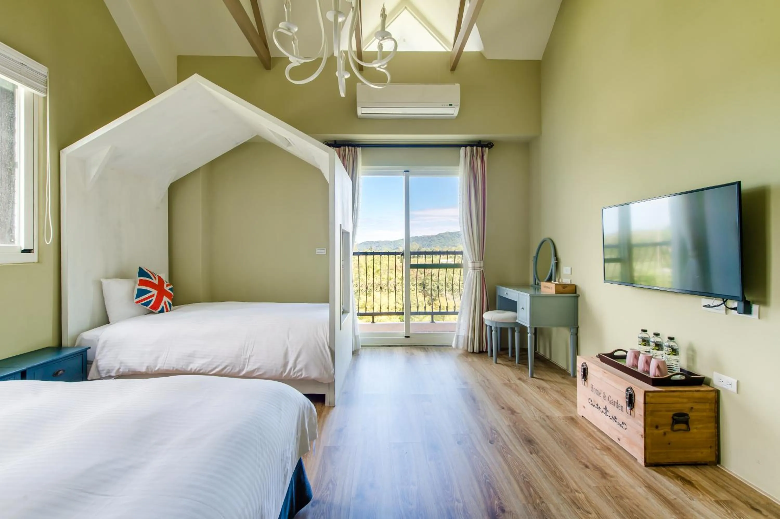 Bed in Wilderness1138 Hualien B&B