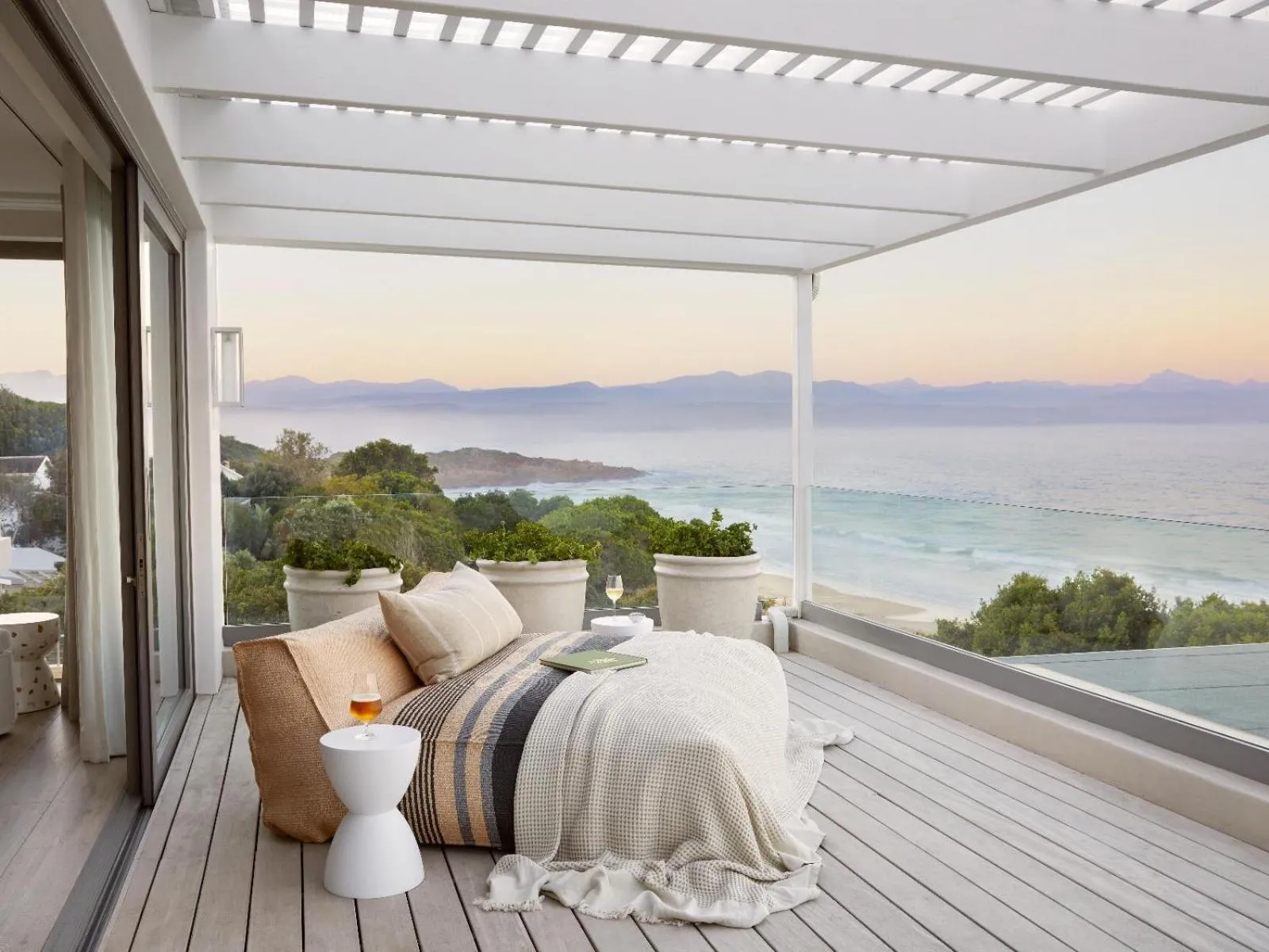 Photo of the whole room in Walkers Beach