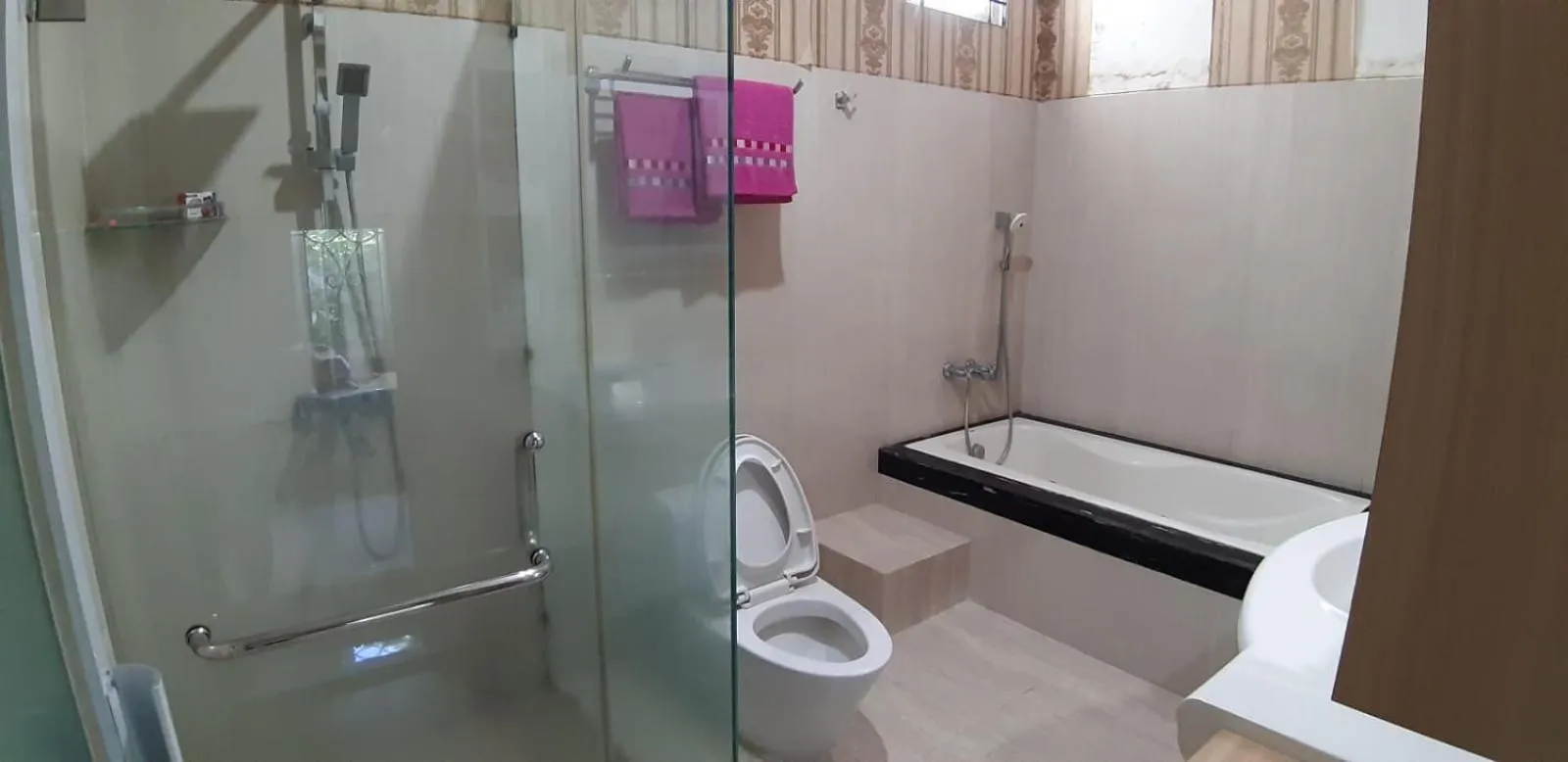 Shower in Villa Melati Residence