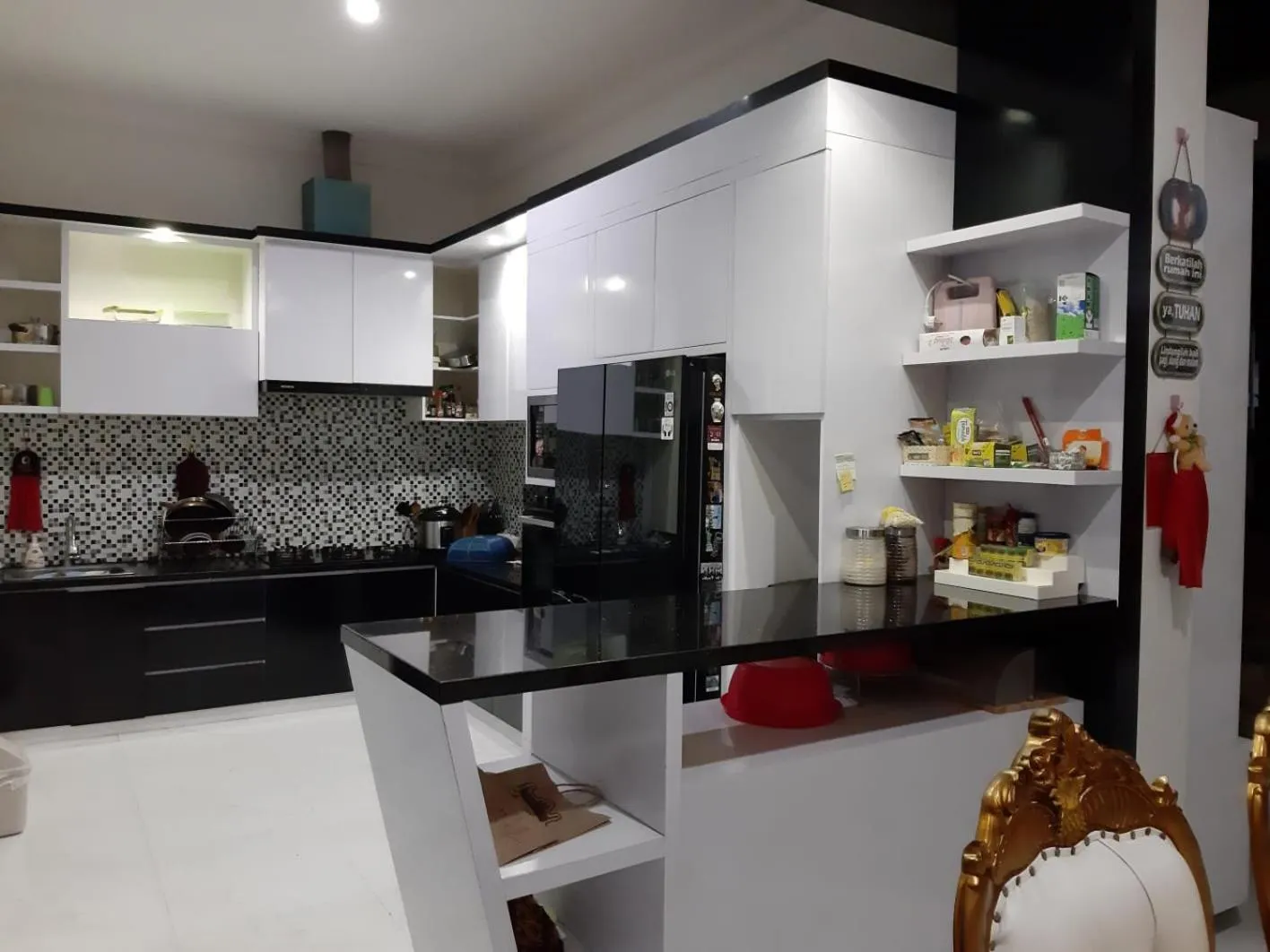 Kitchen or kitchenette in Villa Melati Residence
