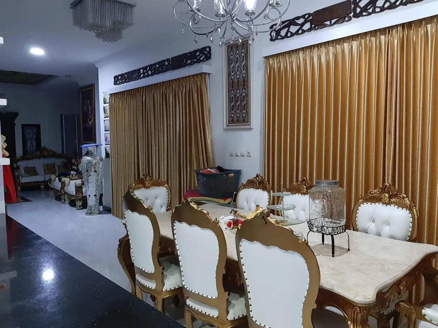 Dining area in Villa Melati Residence
