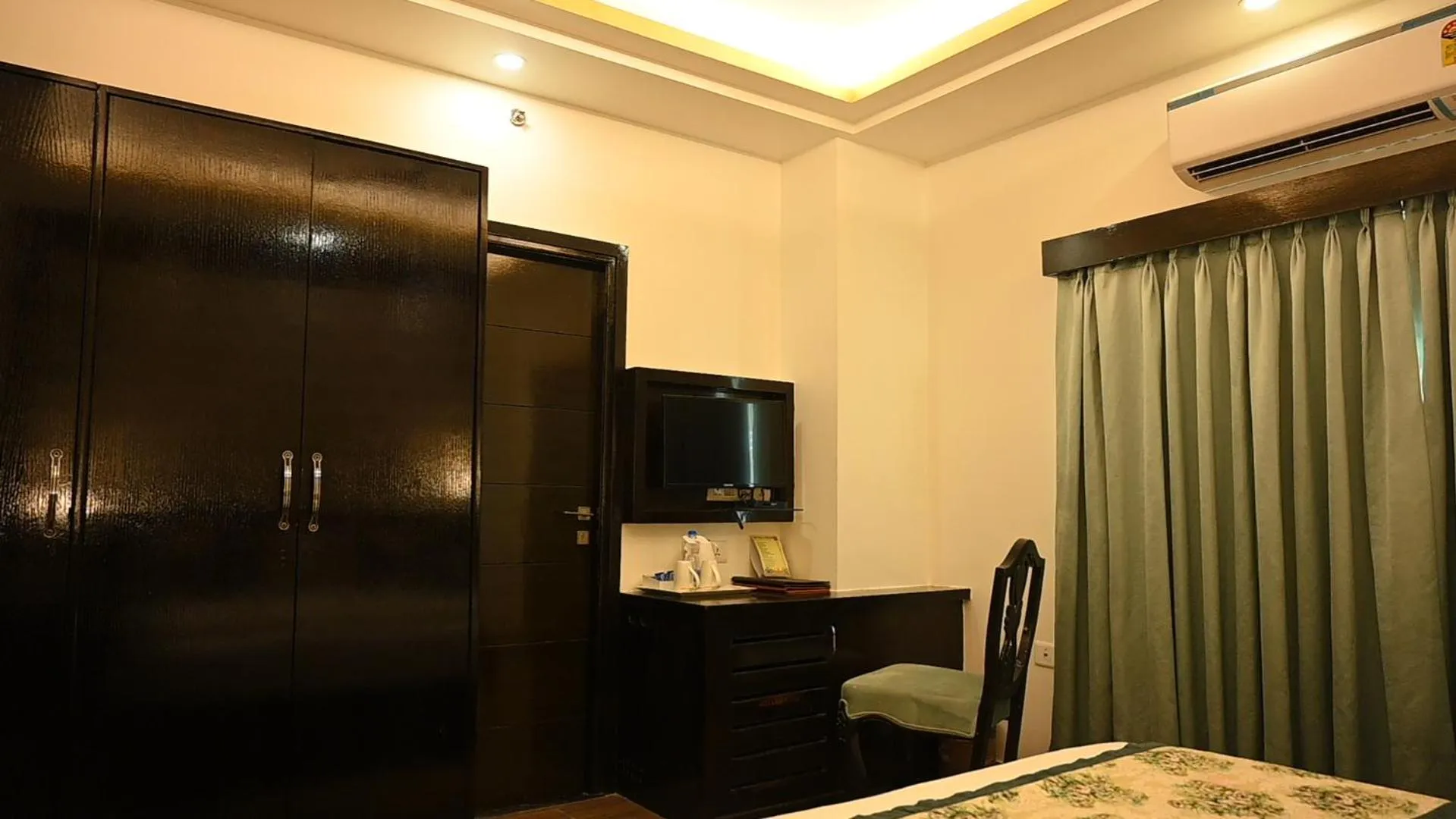 Bed in The Vaishnavi