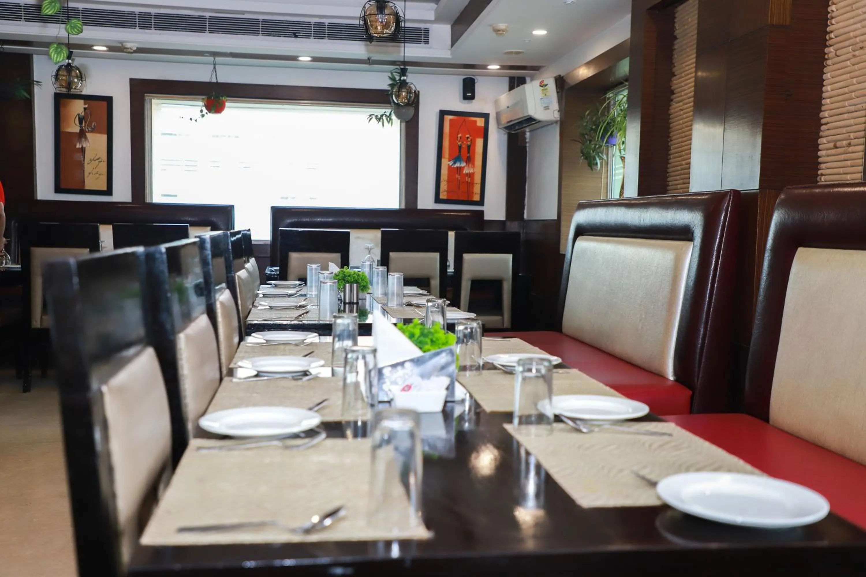 Restaurant/places to eat in The Vaishnavi