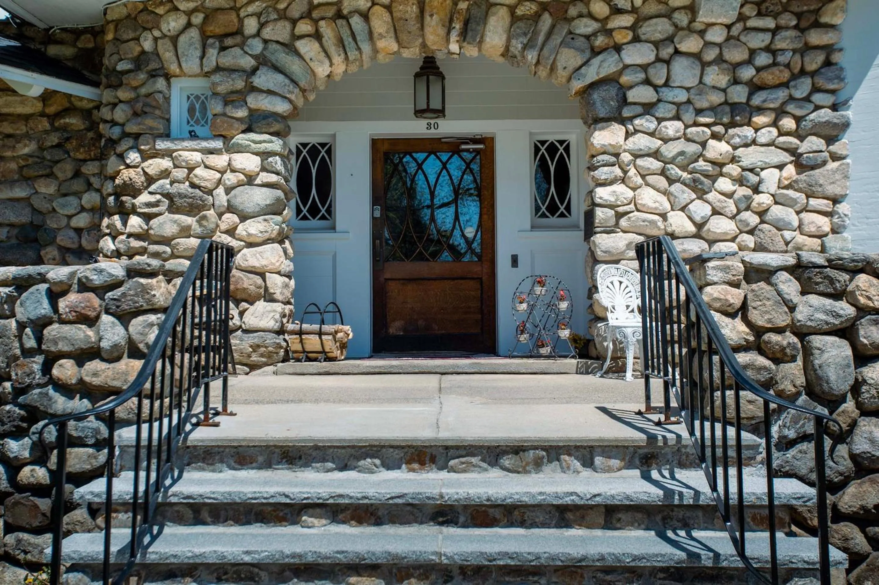 Facade/entrance in The Hartness House