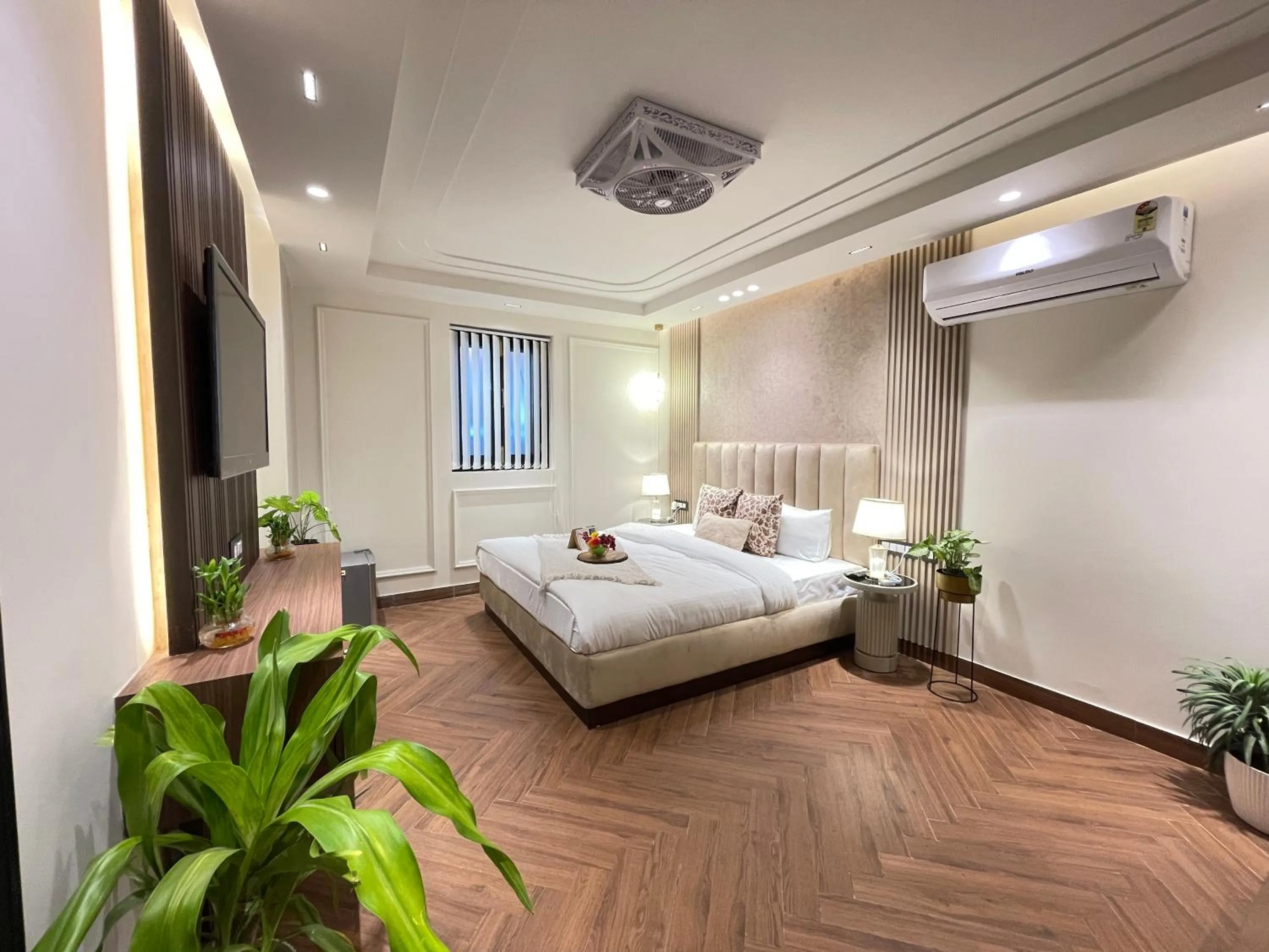 Bed in Bedchambers Stay near Select Citywalk, Saket