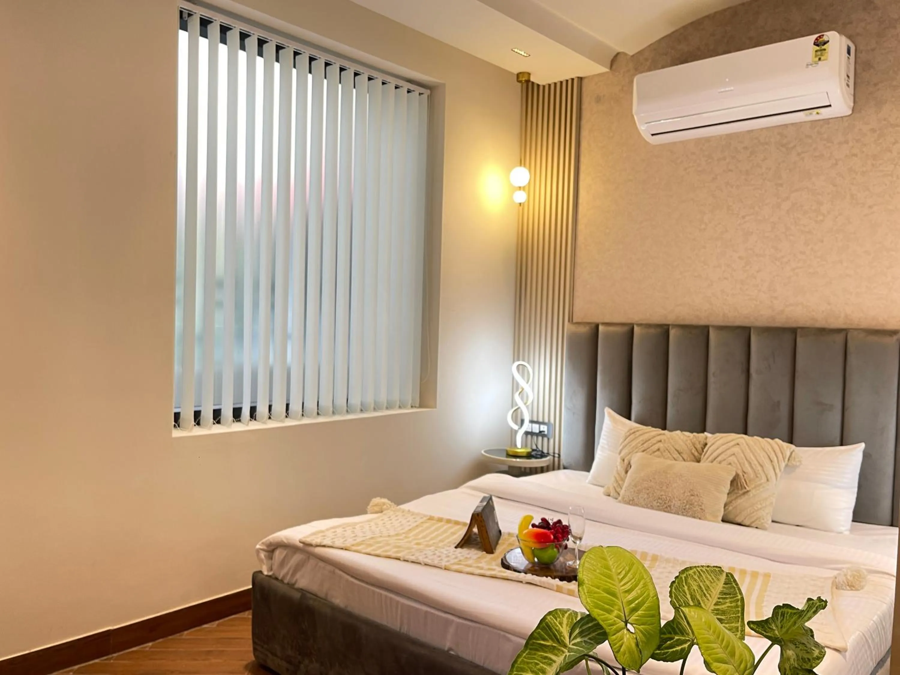 Bed in Bedchambers Stay near Select Citywalk, Saket