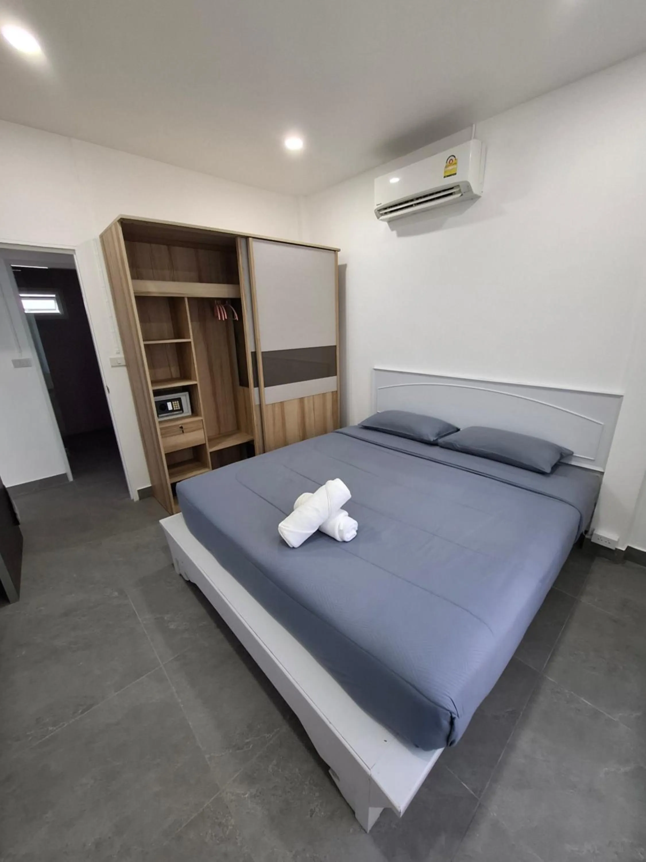 Photo of the whole room, Bed in Thiptara Resort - adults only