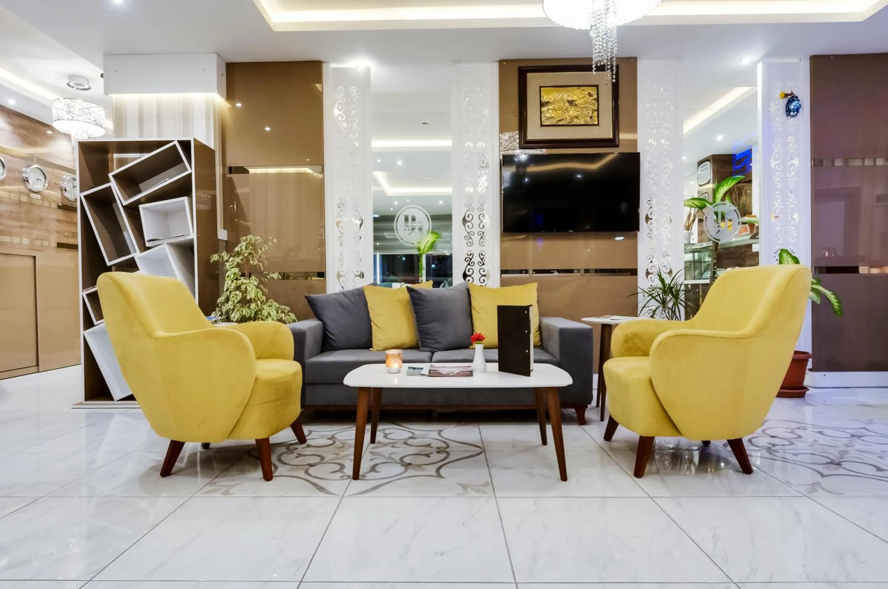 Communal lounge/ TV room in PARK YALÇIN HOTEL