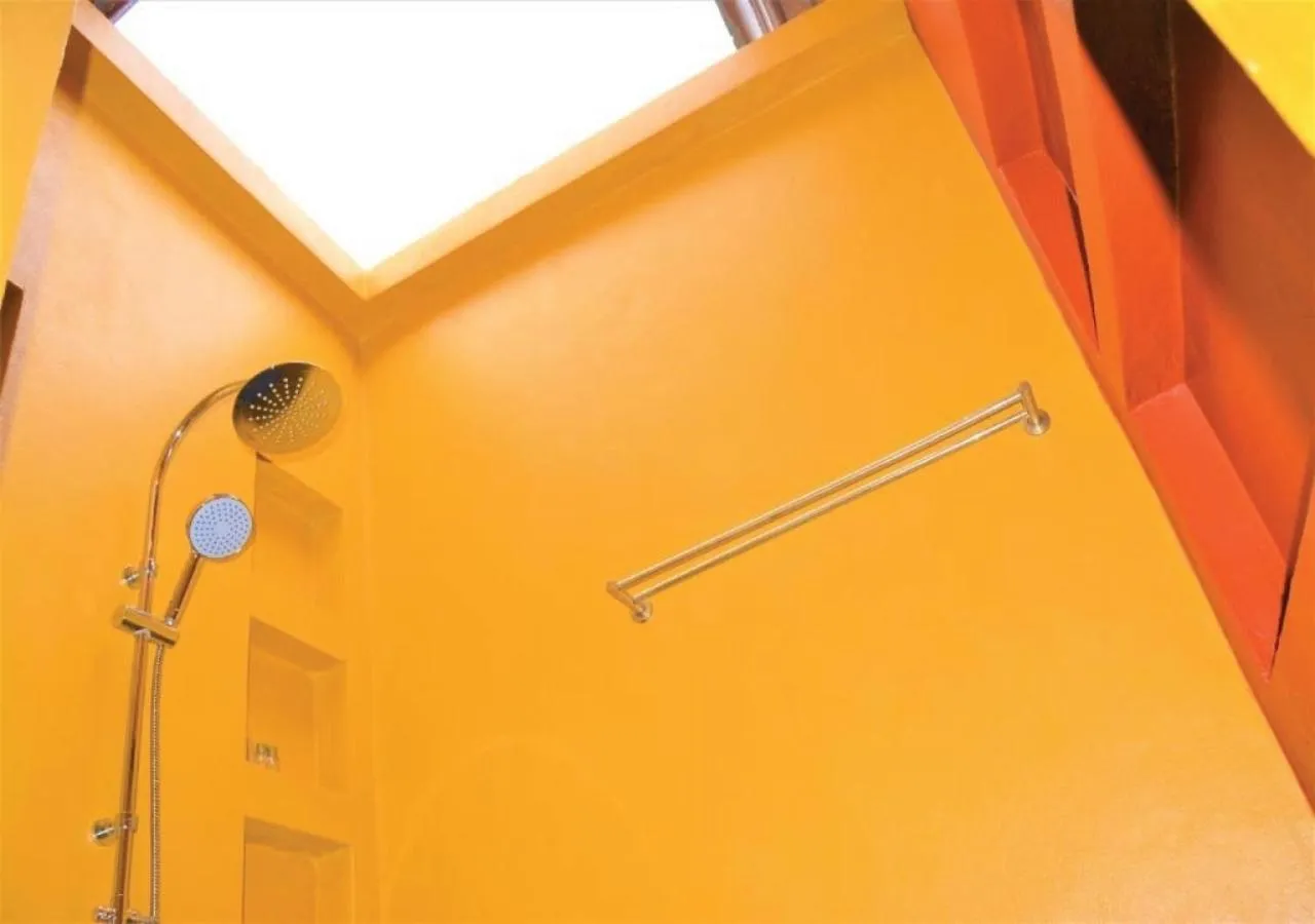 Shower in World Cat Beach & Resort เวิลด์แคท บีช แอนด์ รีสอร์ท