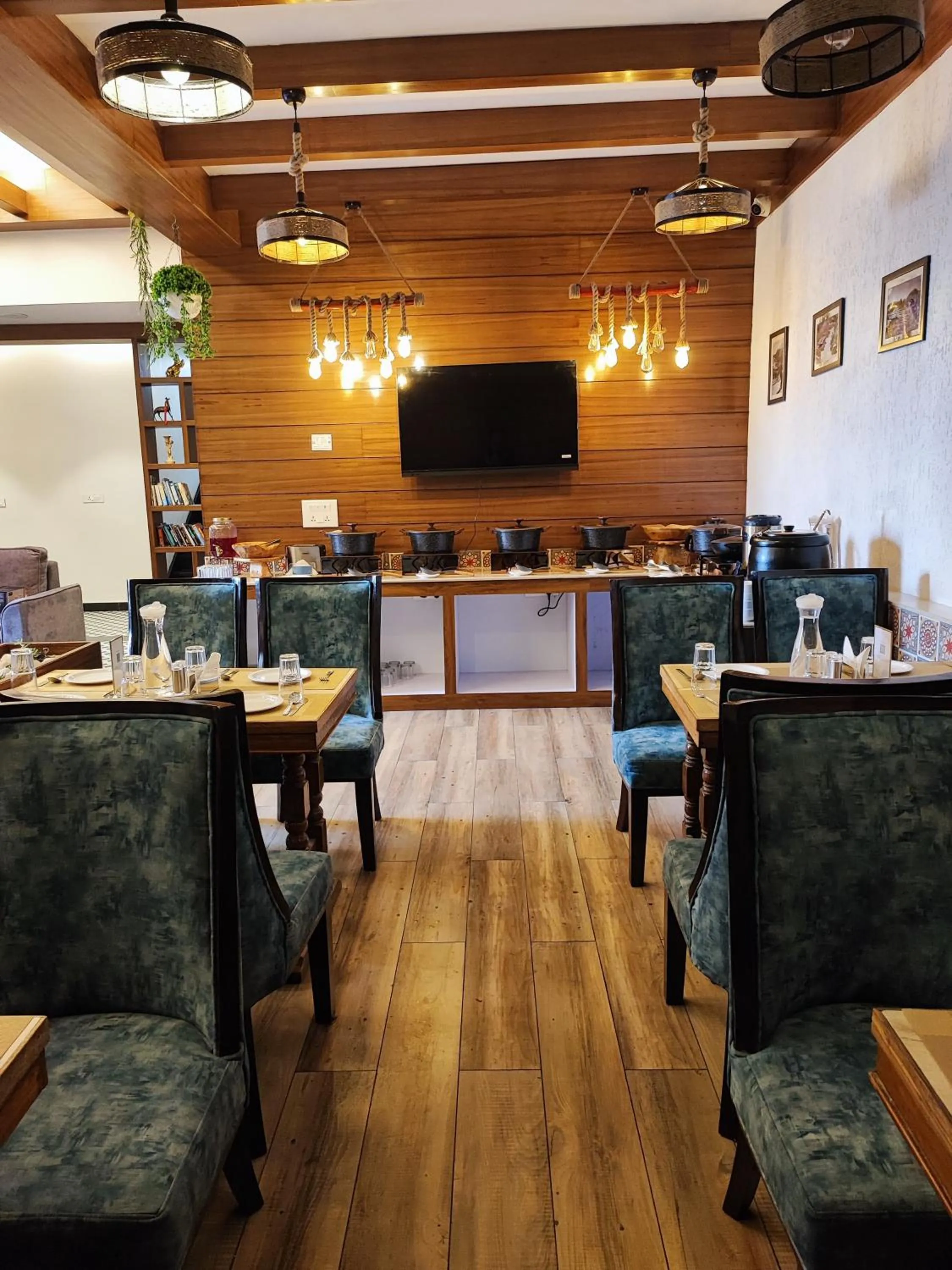 Restaurant/places to eat in Hotel North Wood