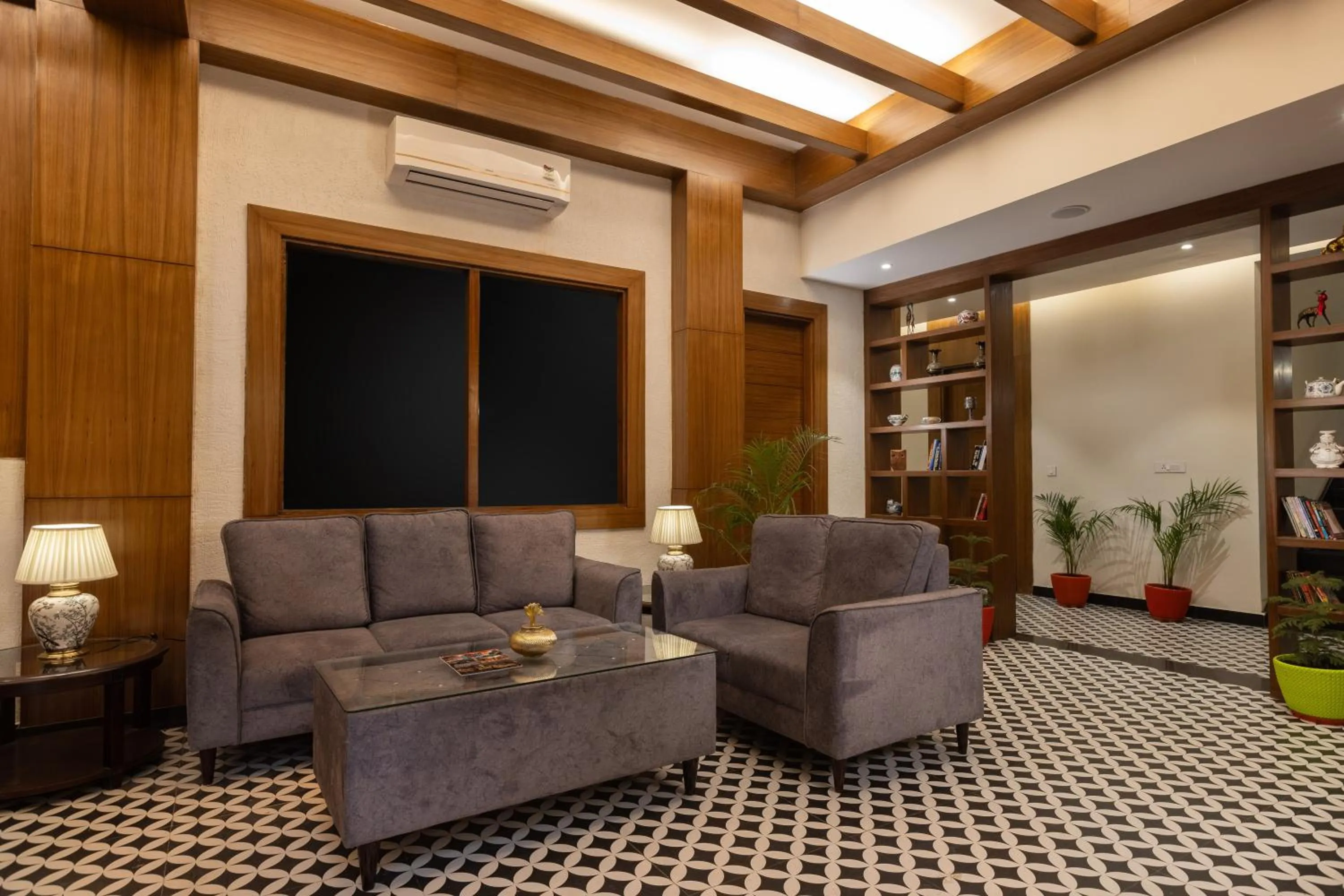 Library in Hotel North Wood