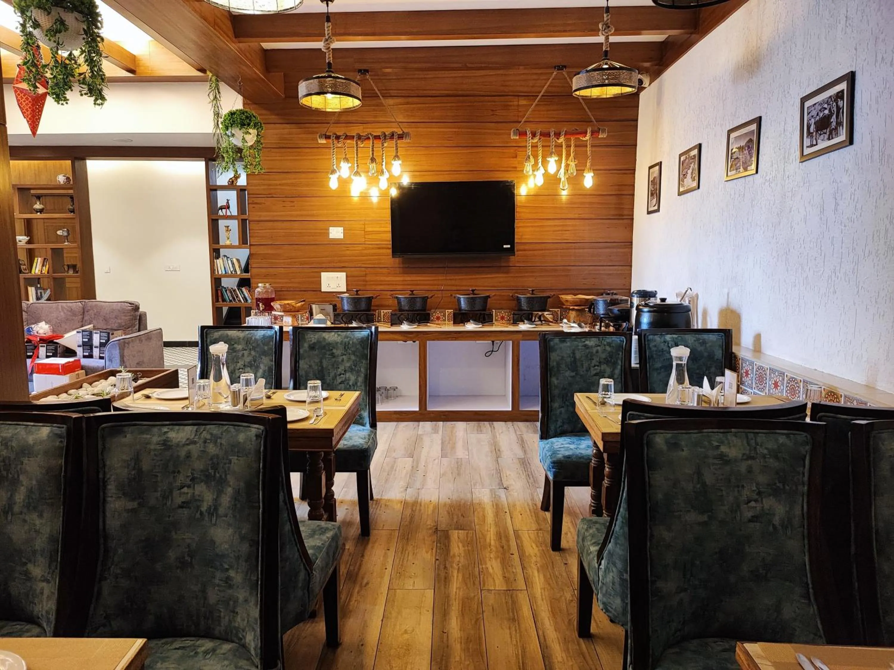 Restaurant/places to eat in Hotel North Wood