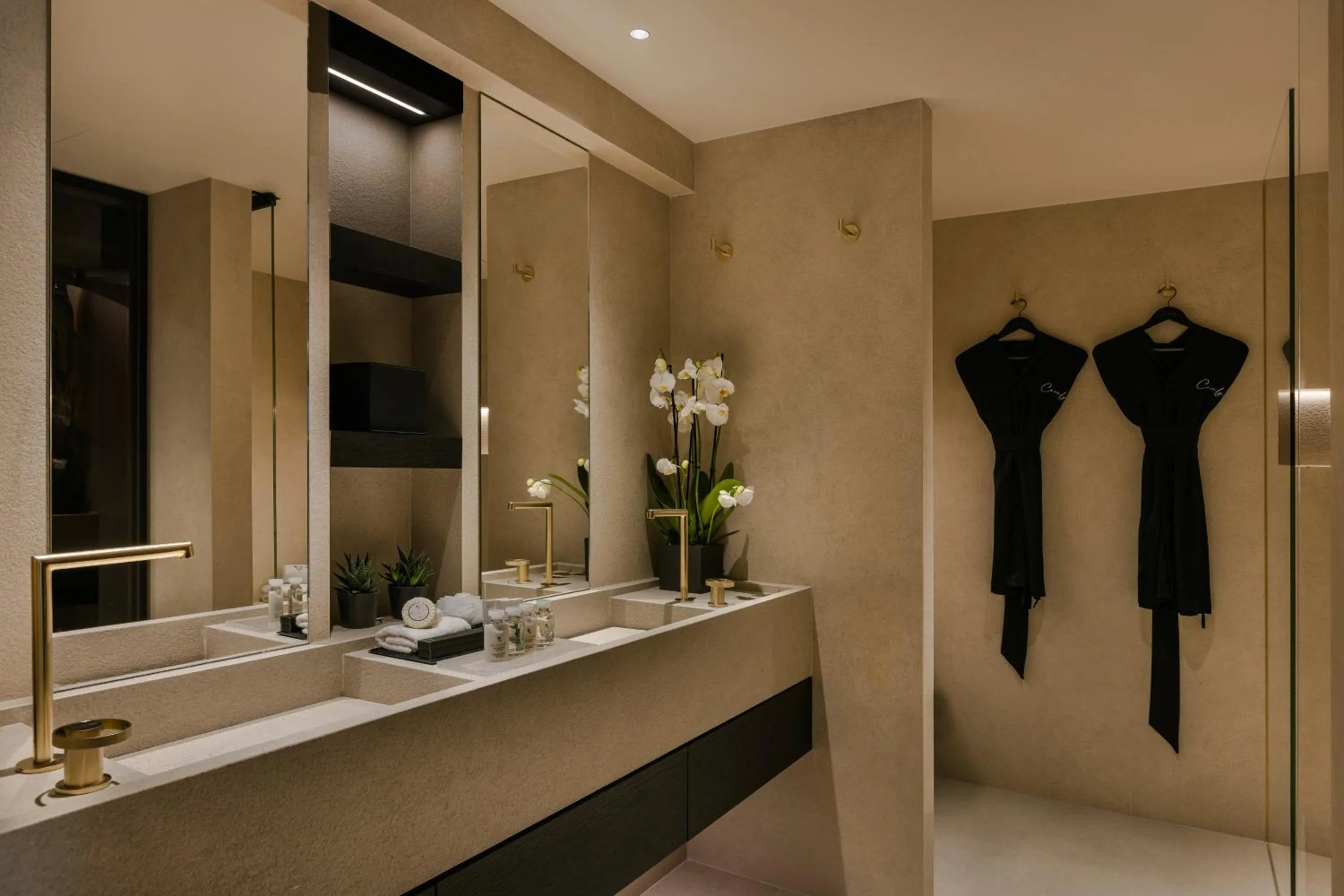 Shower in Casaly Hotel & Spa