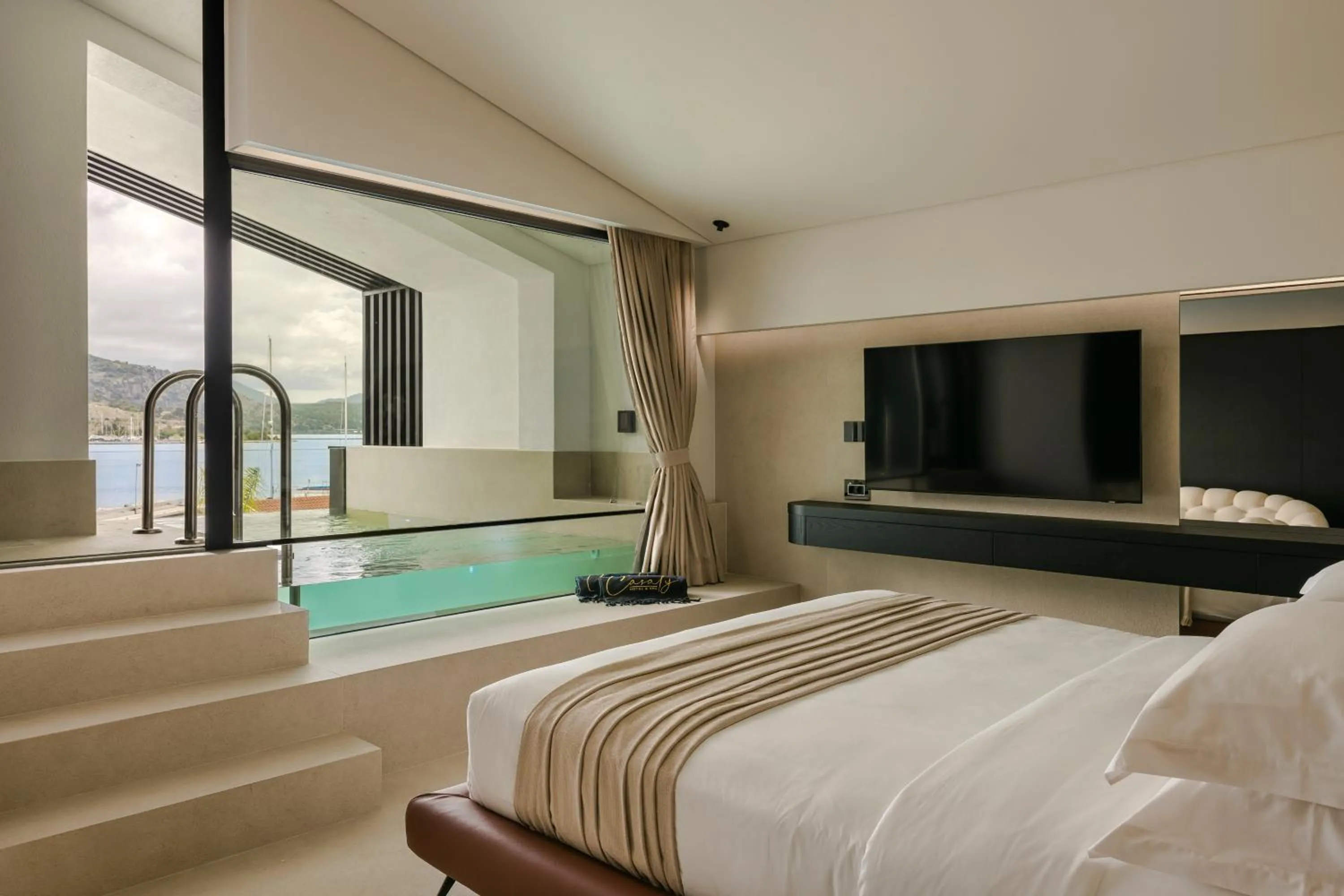 Communal lounge/ TV room, Bed in Casaly Hotel & Spa