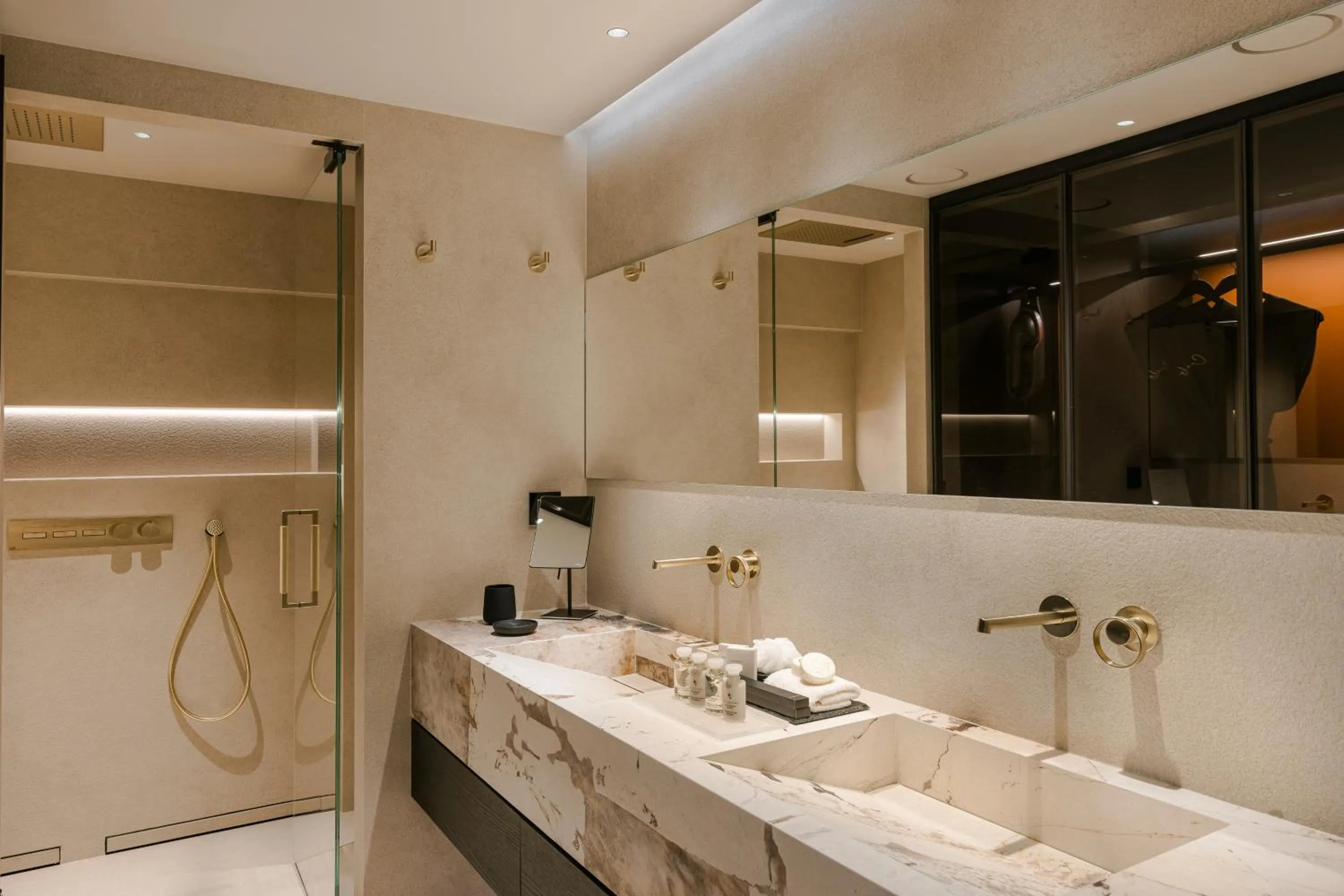 Shower in Casaly Hotel & Spa