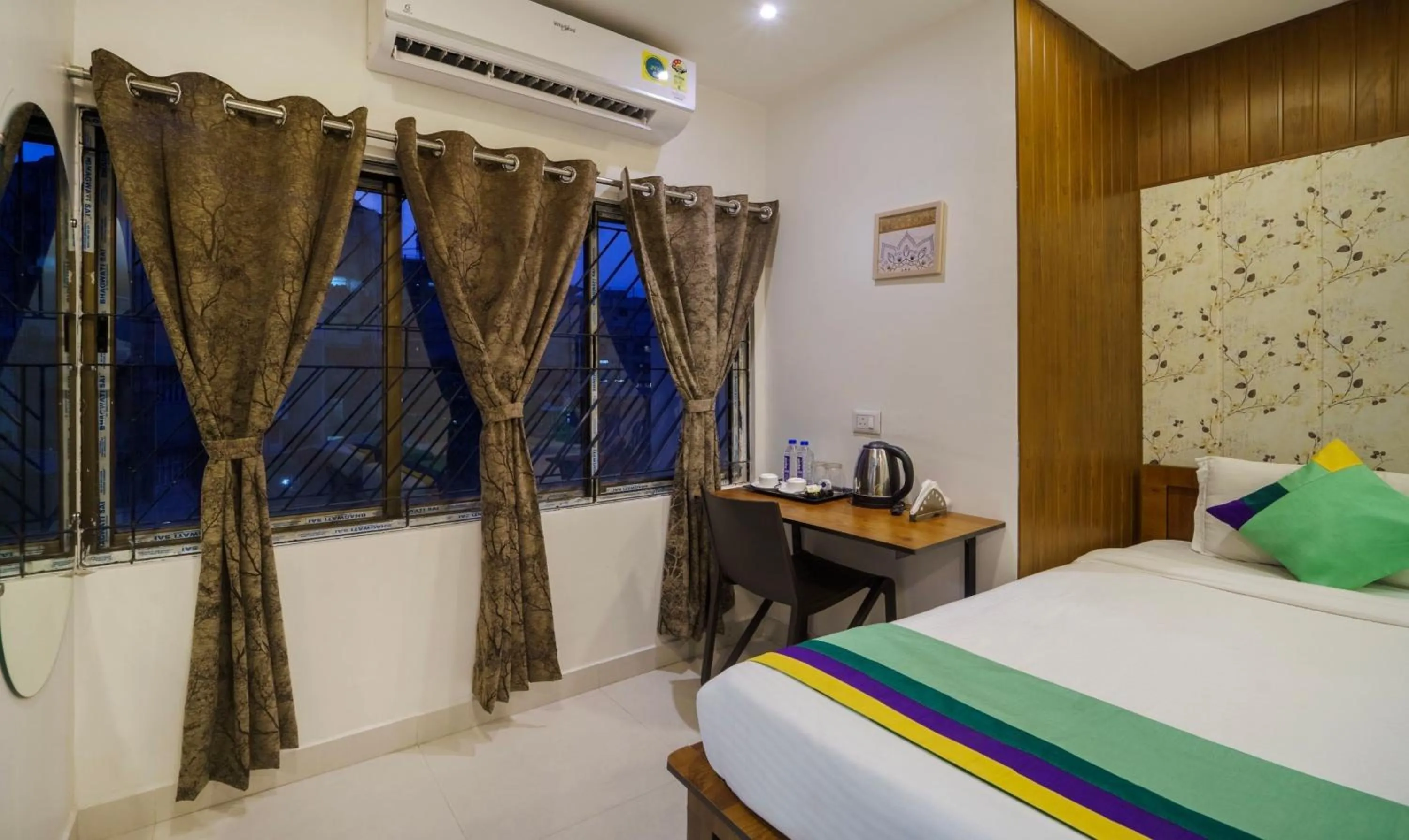 Bedroom, Bed in Treebo Park Palace