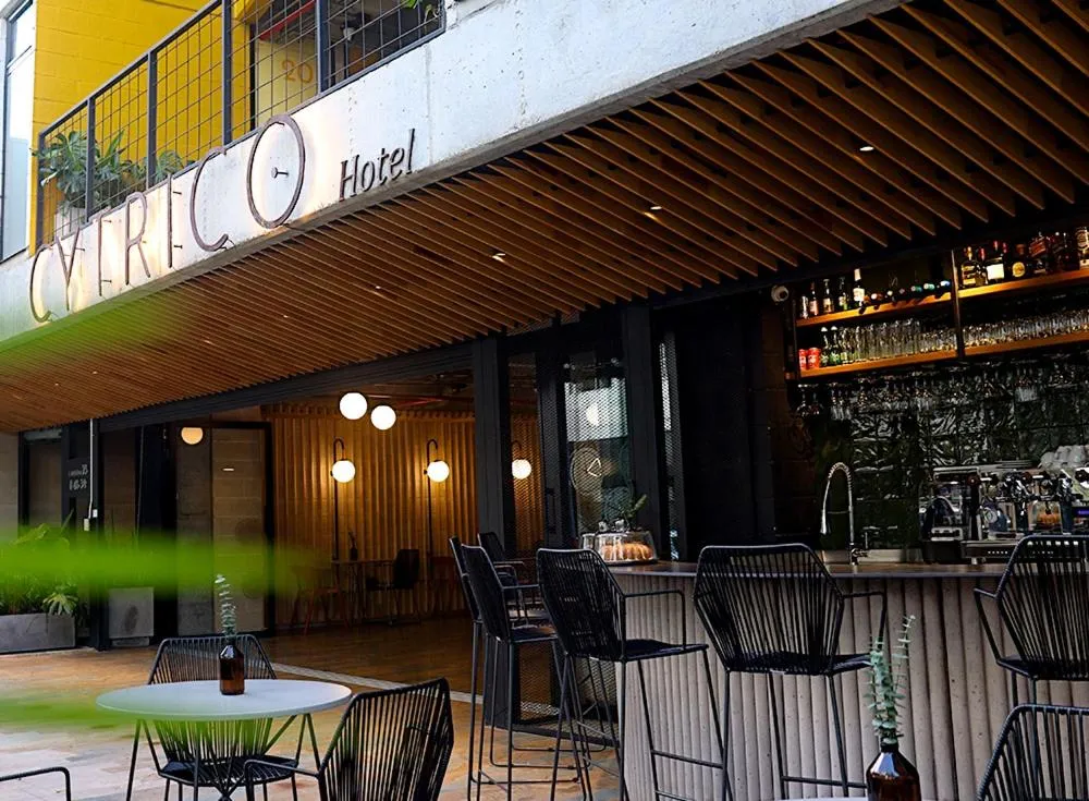 Restaurant/places to eat in Cytrico Hotel Laureles Estadio