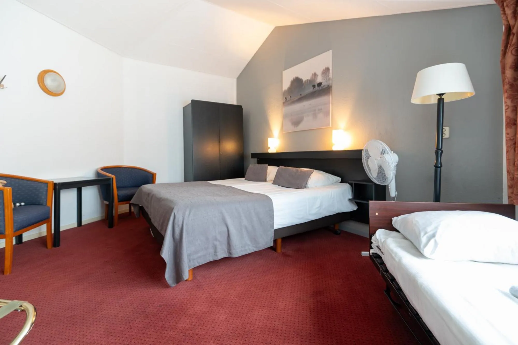 Bedroom, Bed in Landgoed Stakenberg - Hotel & Bungalows