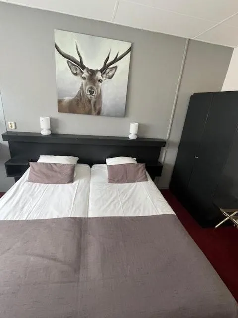 Bed in Landgoed Stakenberg - Hotel & Bungalows