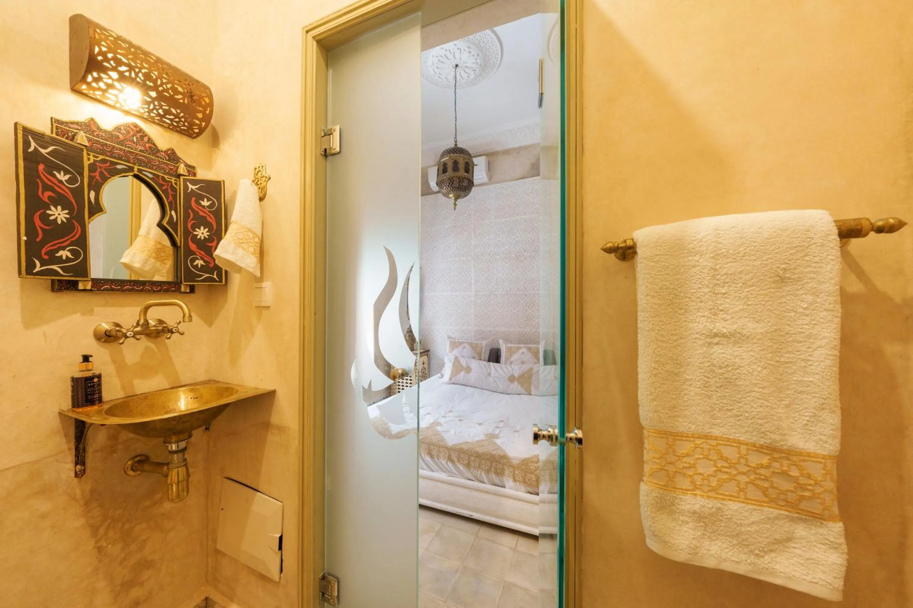Riad La Fayette Bed & Breakfast