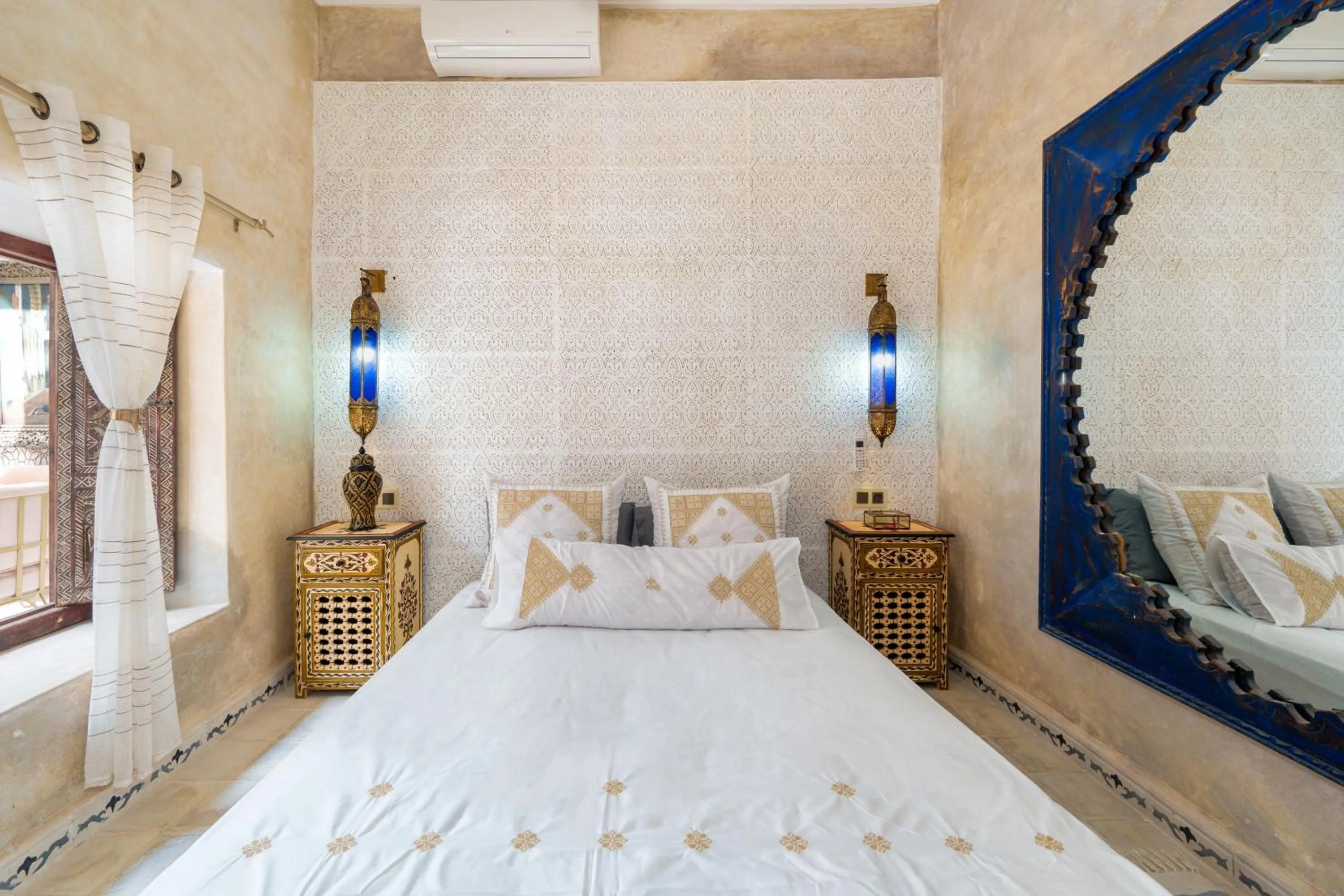 Bed in Riad La Fayette Bed & Breakfast