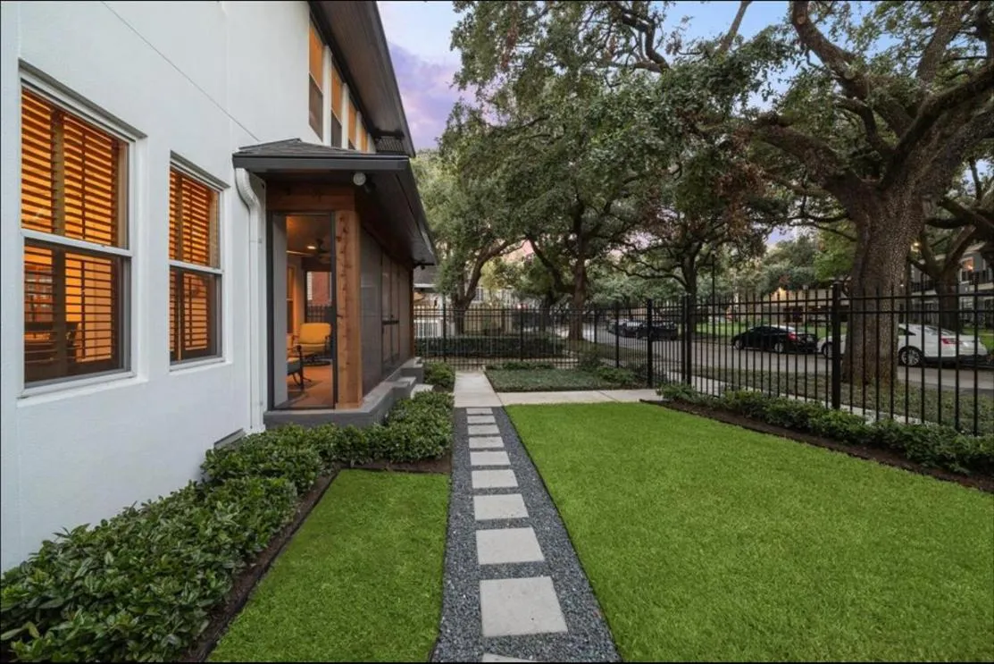 Property building in MyCrib Houston Hostel