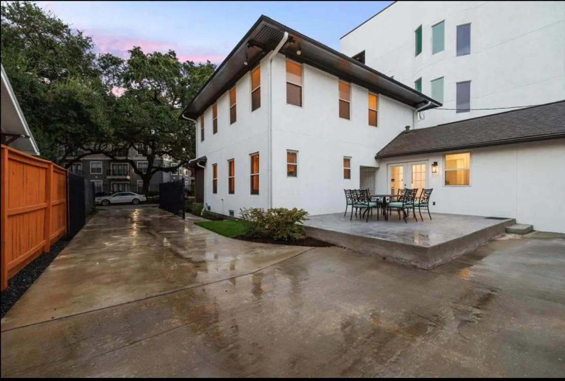 Property building in MyCrib Houston Hostel