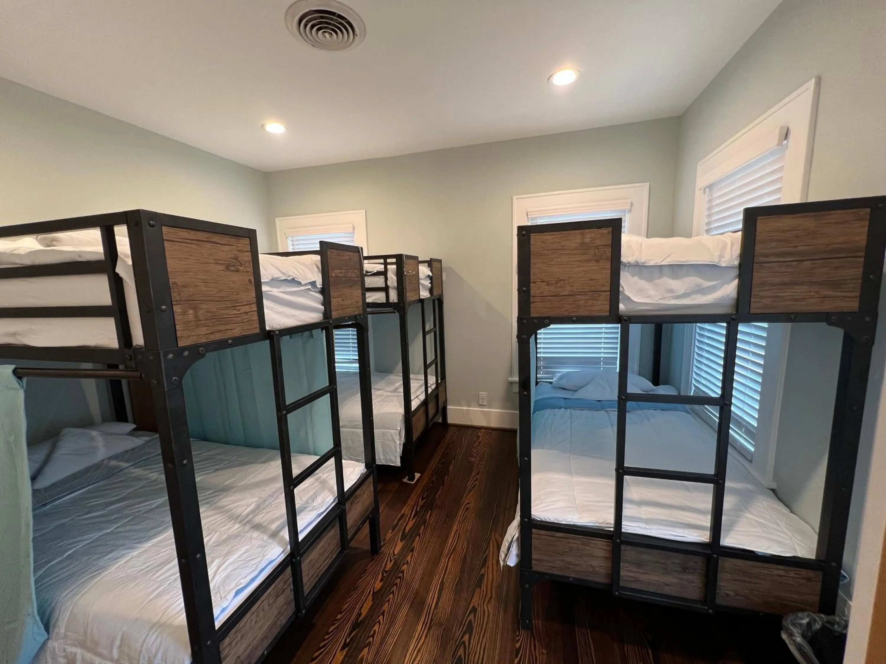 Bed in MyCrib Houston Hostel