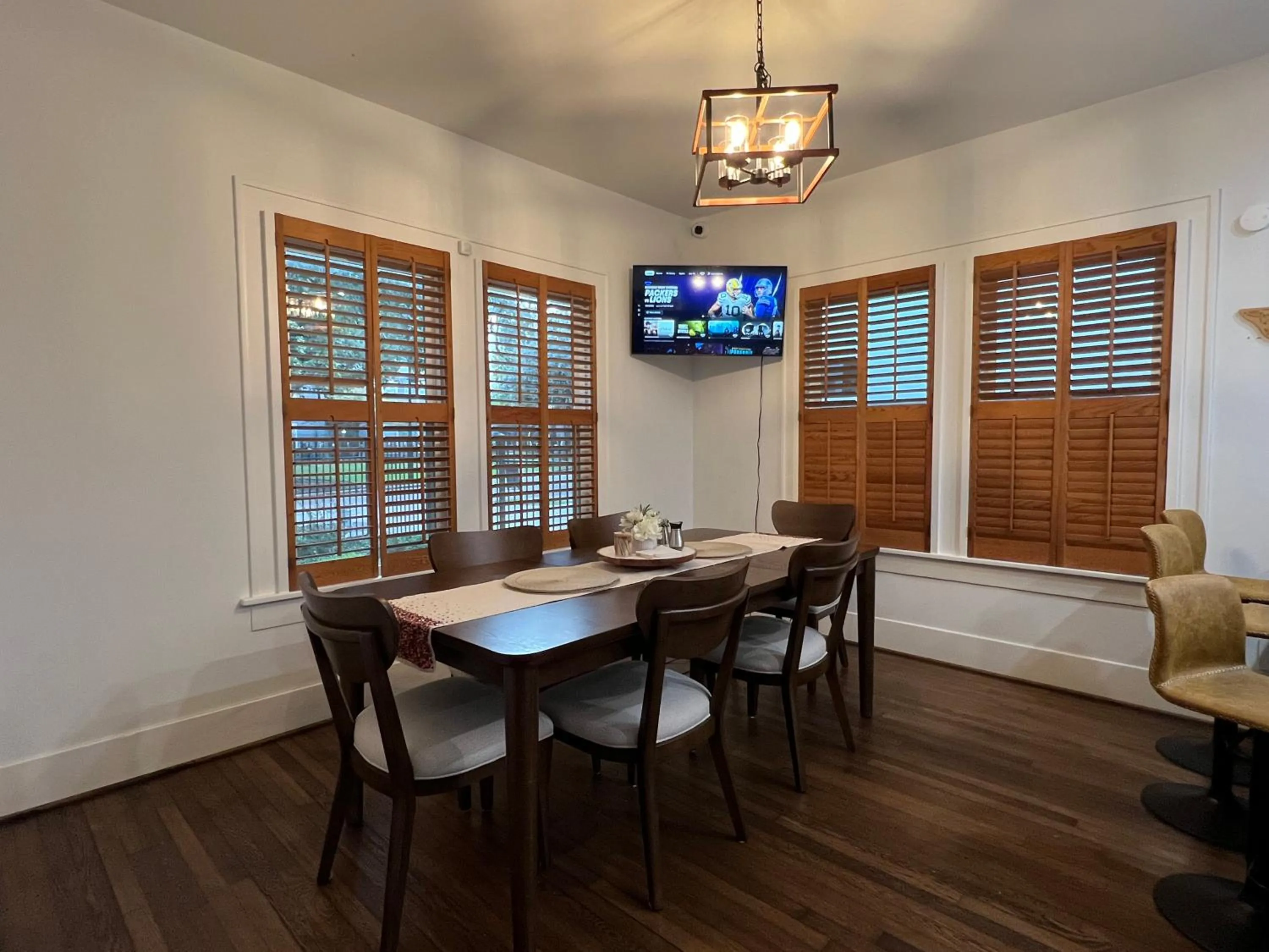 TV and multimedia in MyCrib Houston Hostel