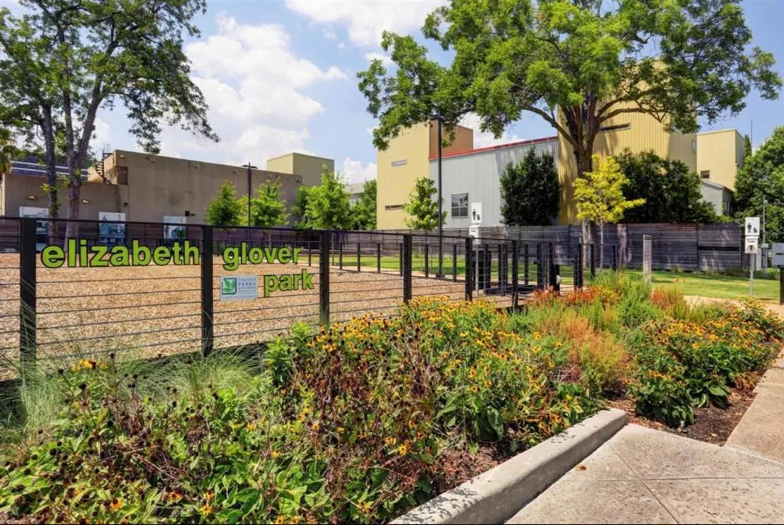 Natural landscape in MyCrib Houston Hostel