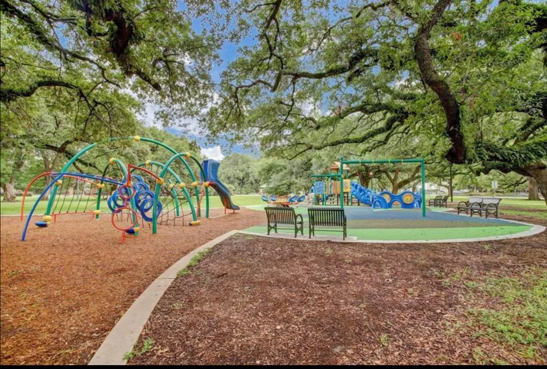 Day in MyCrib Houston Hostel