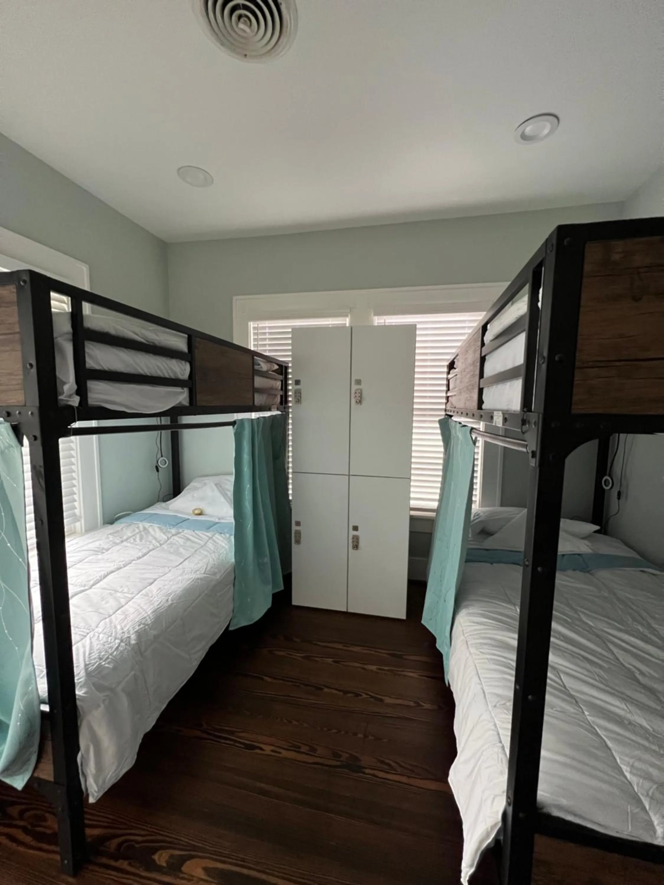 Bed in MyCrib Houston Hostel