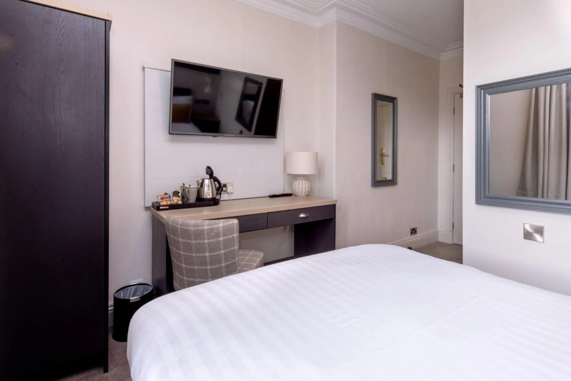 TV and multimedia, Bed in The Harrogate Inn - The Inn Collection Group