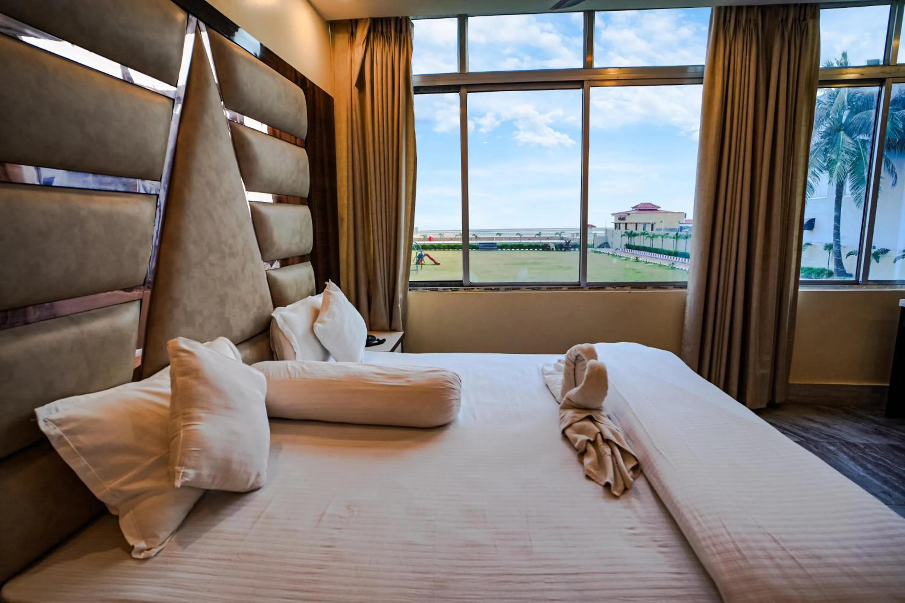 Bed in Silver Sand Eco Resort !! Beachfront !!