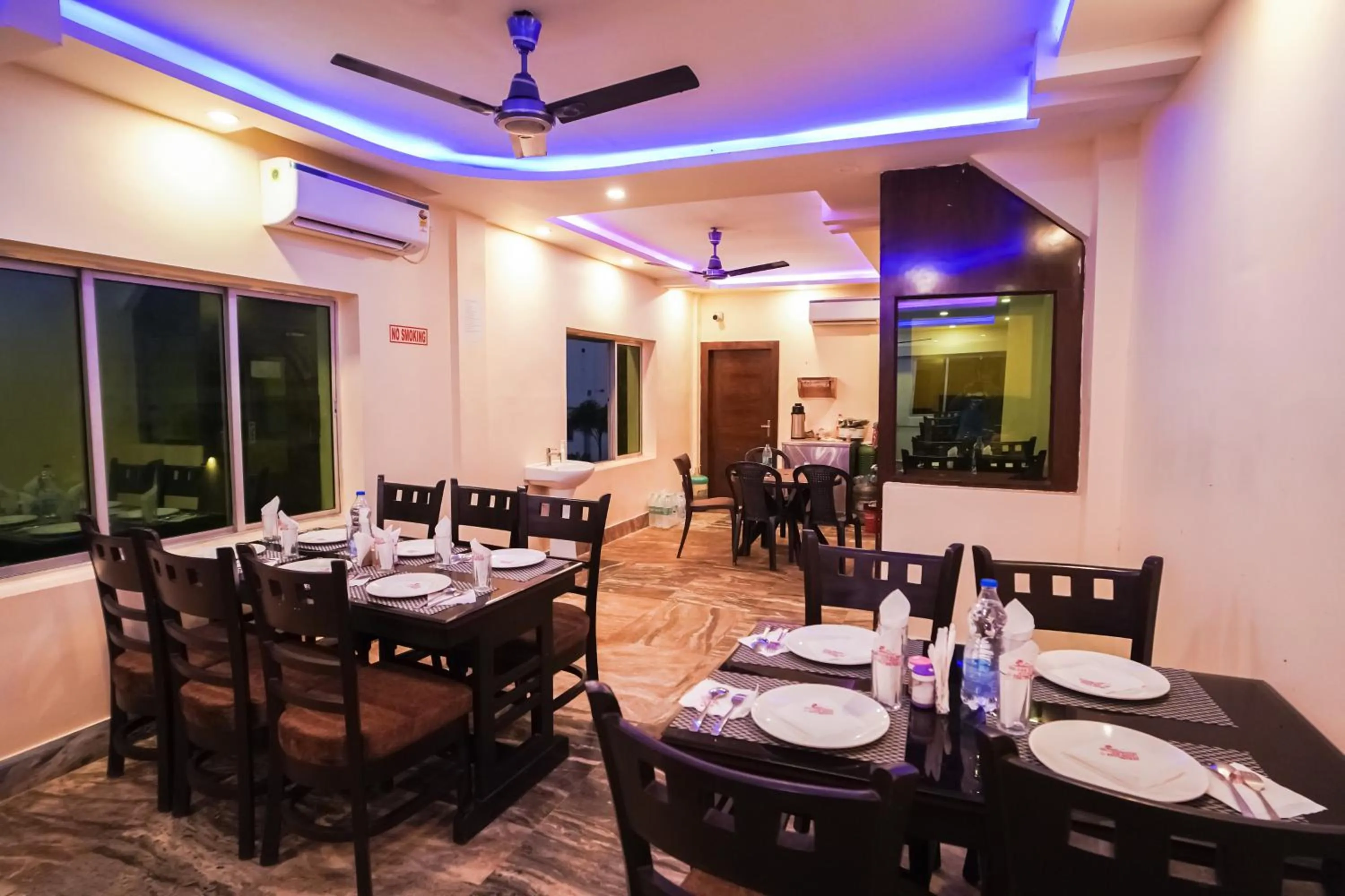 Restaurant/places to eat in Silver Sand Eco Resort !! Beachfront !!