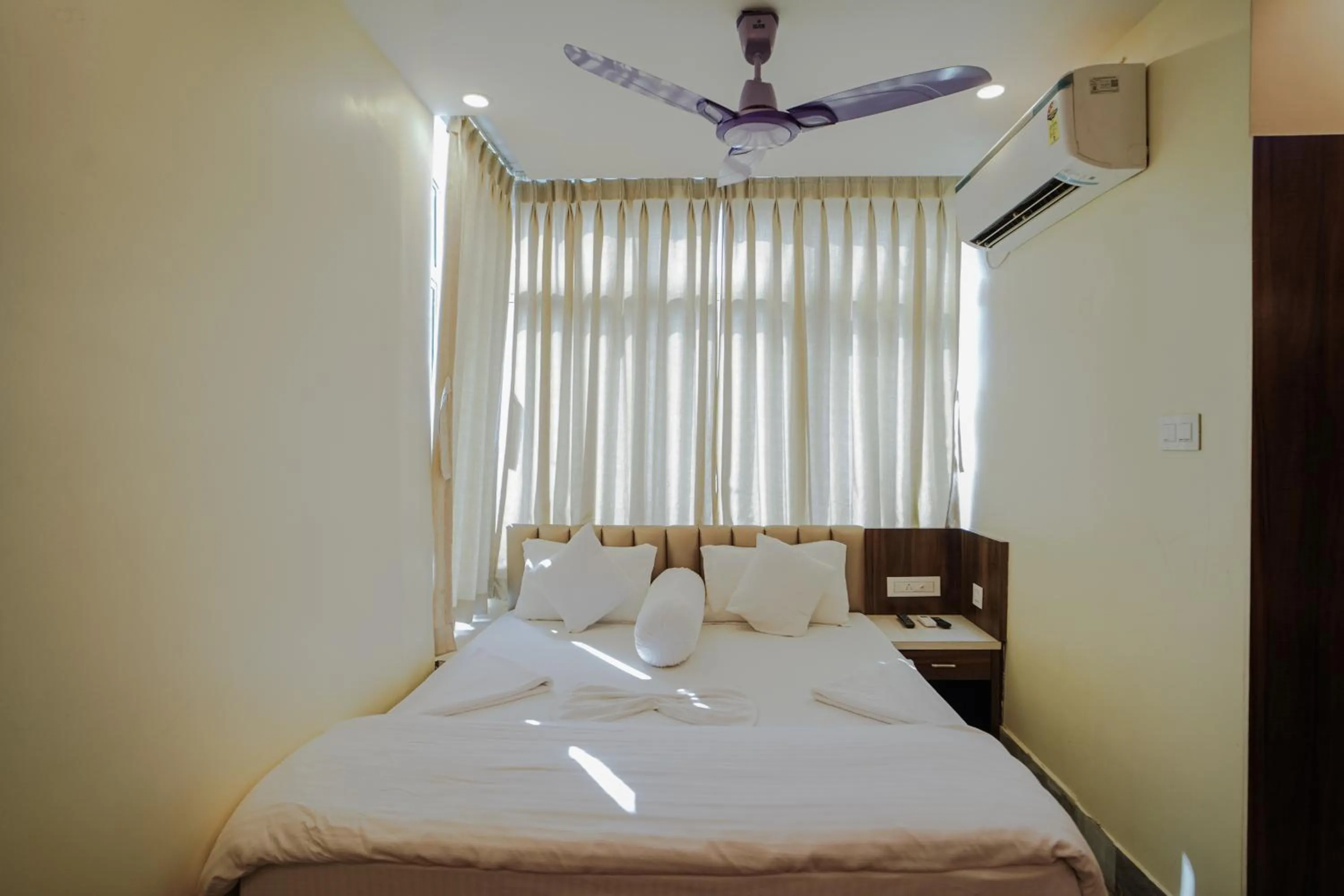 Bed in Silver Sand Eco Resort !! Beachfront !!