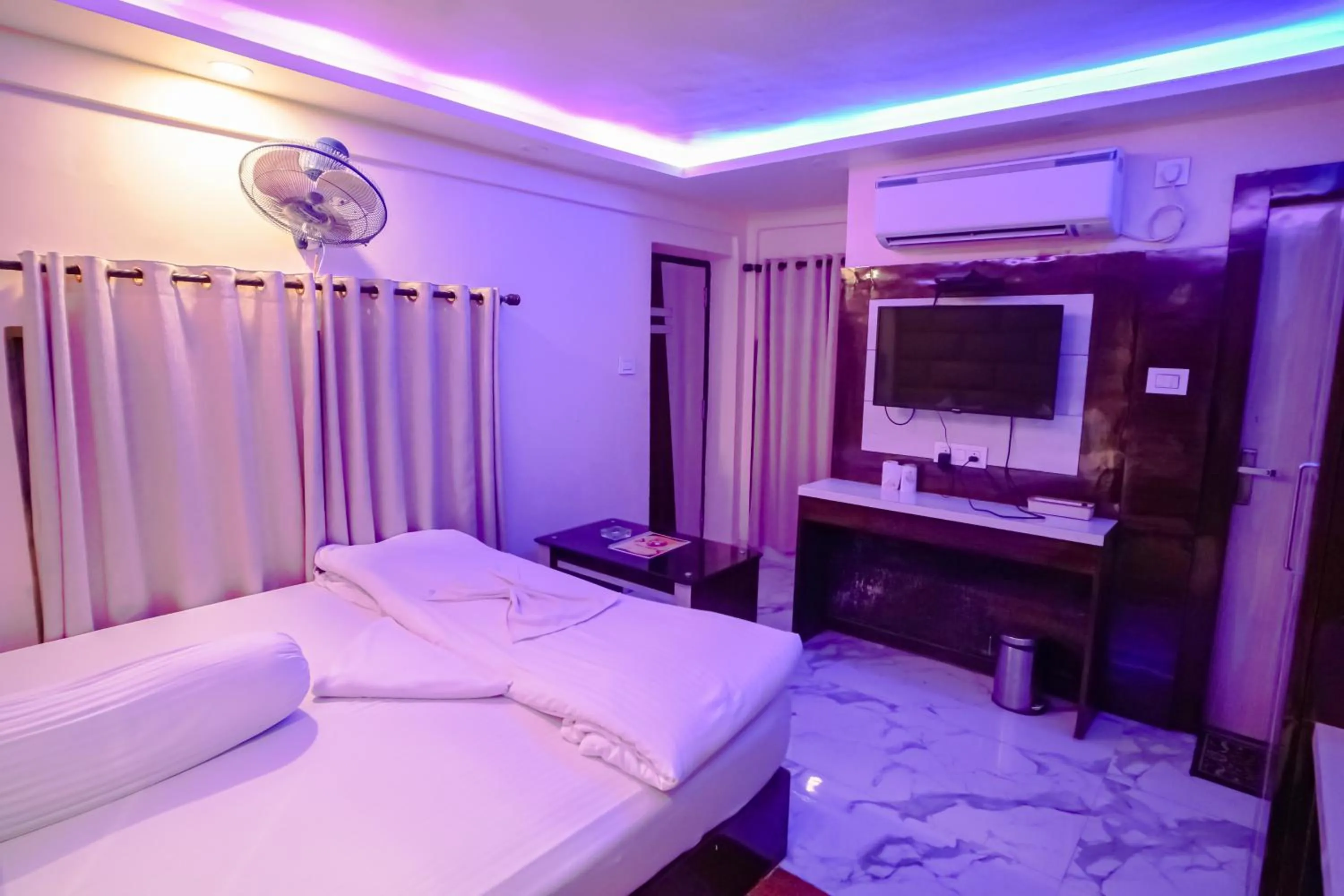 Bed in Silver Sand Eco Resort !! Beachfront !!