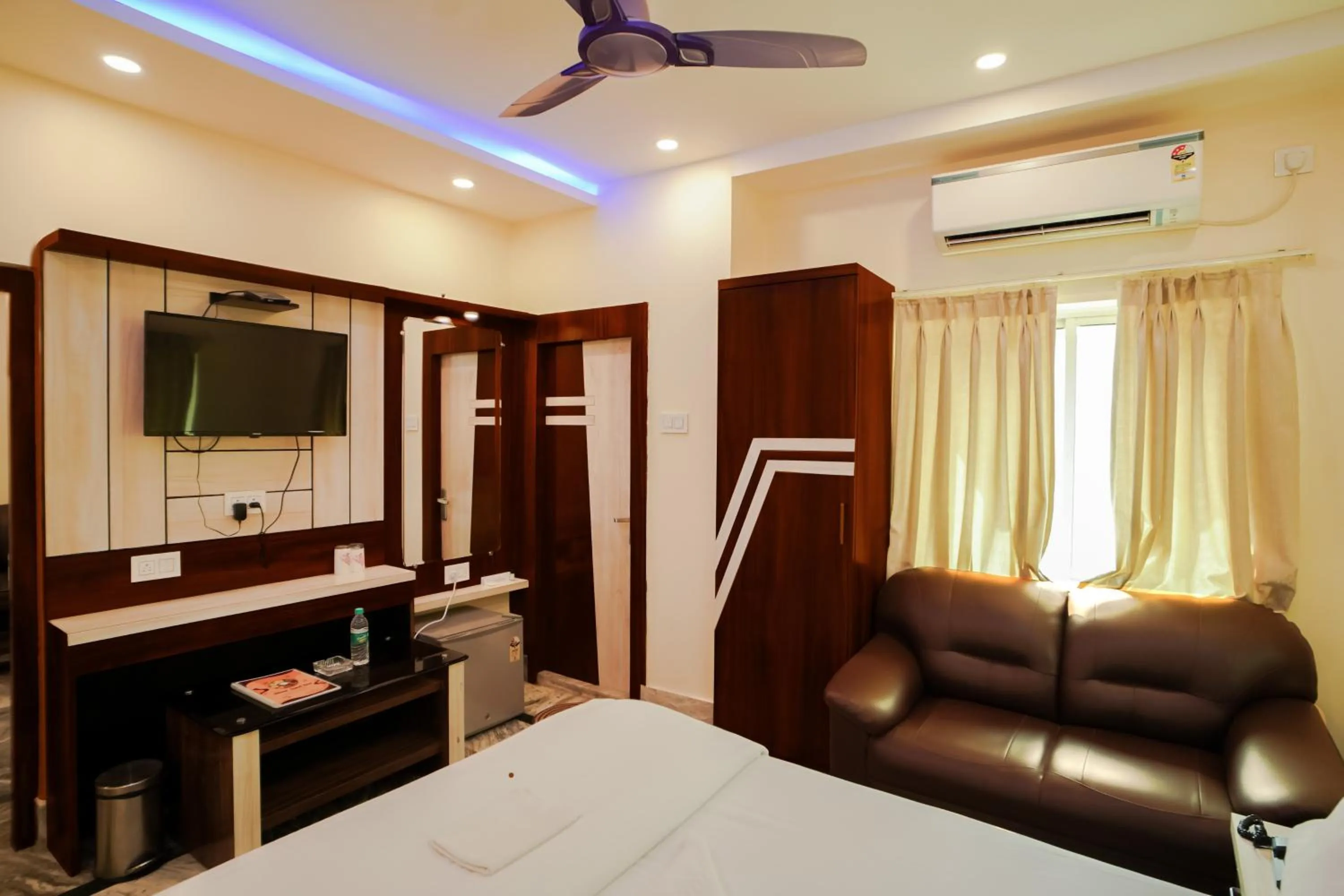 Communal lounge/ TV room in Silver Sand Eco Resort !! Beachfront !!