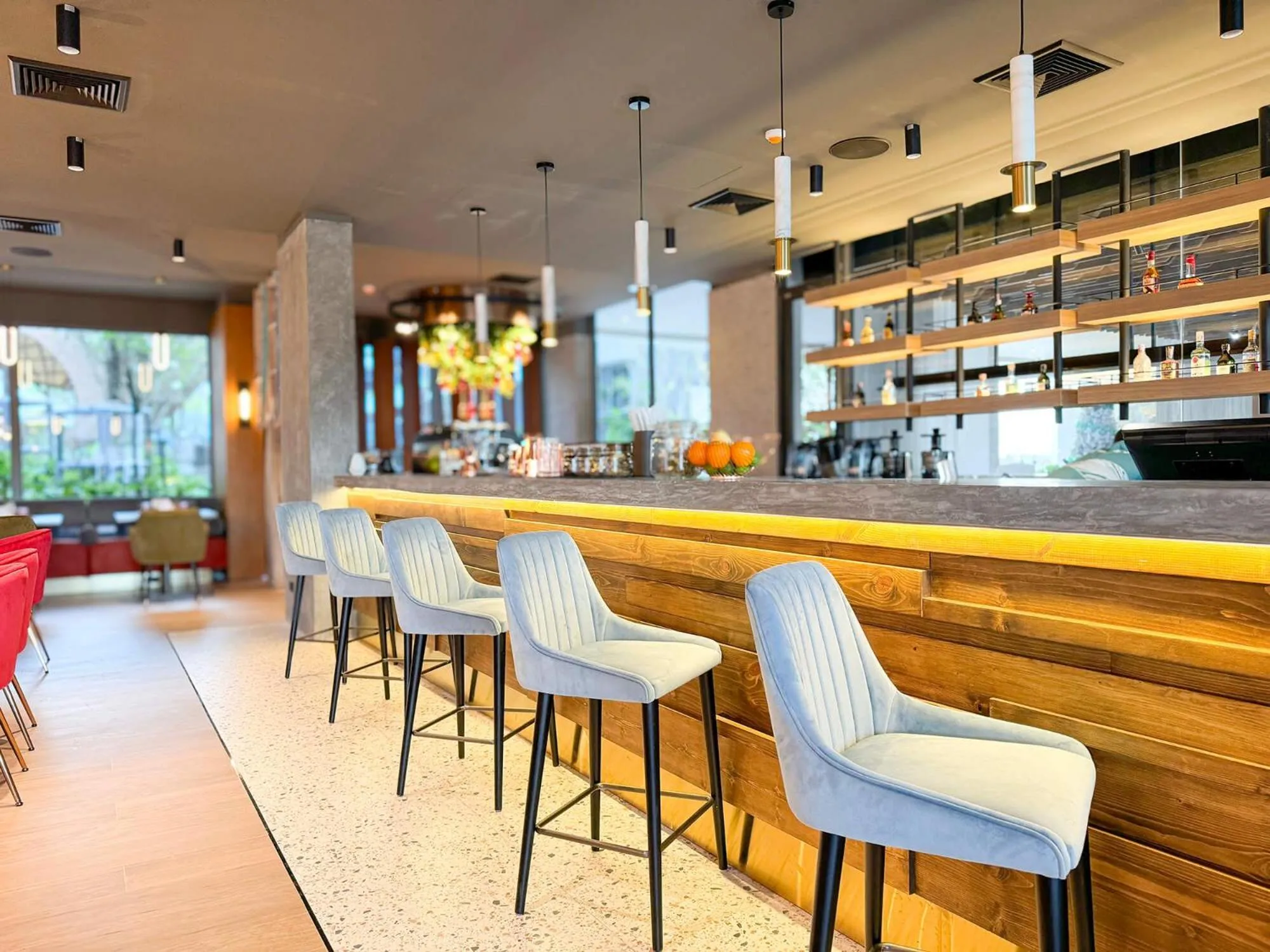 Restaurant/places to eat in La Green Hotel and Residence