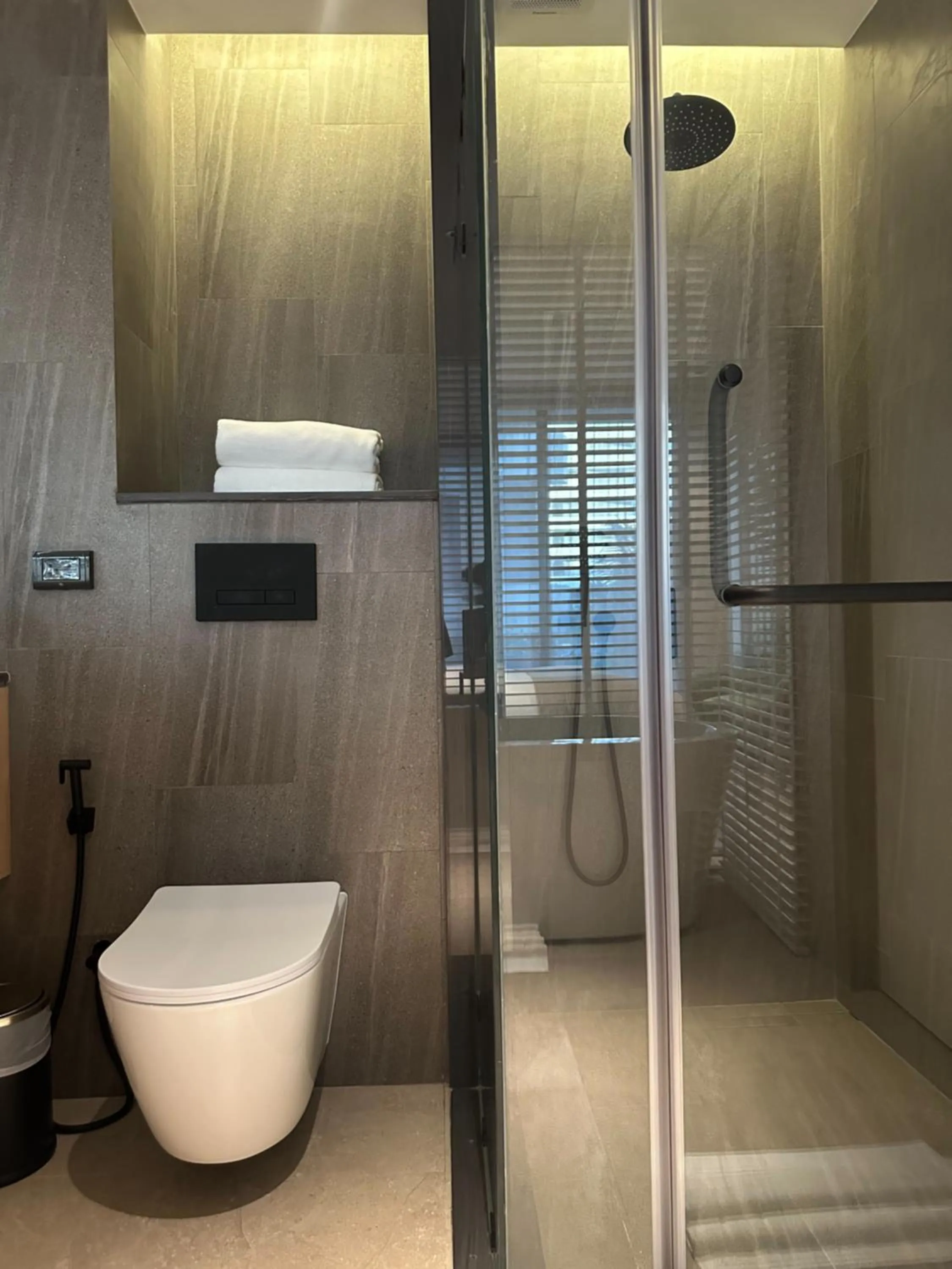 Shower in La Green Hotel and Residence