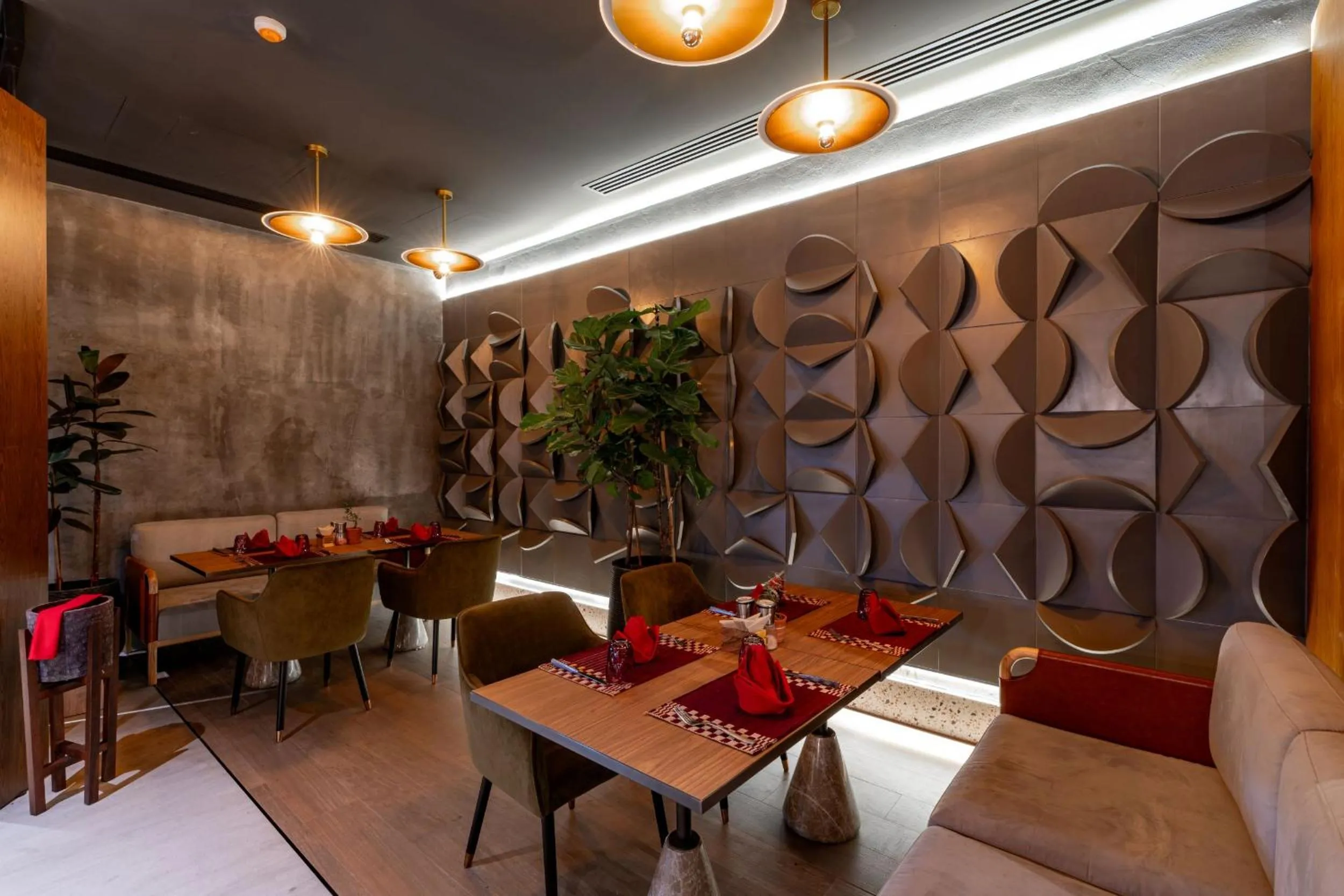 Restaurant/places to eat in La Green Hotel and Residence