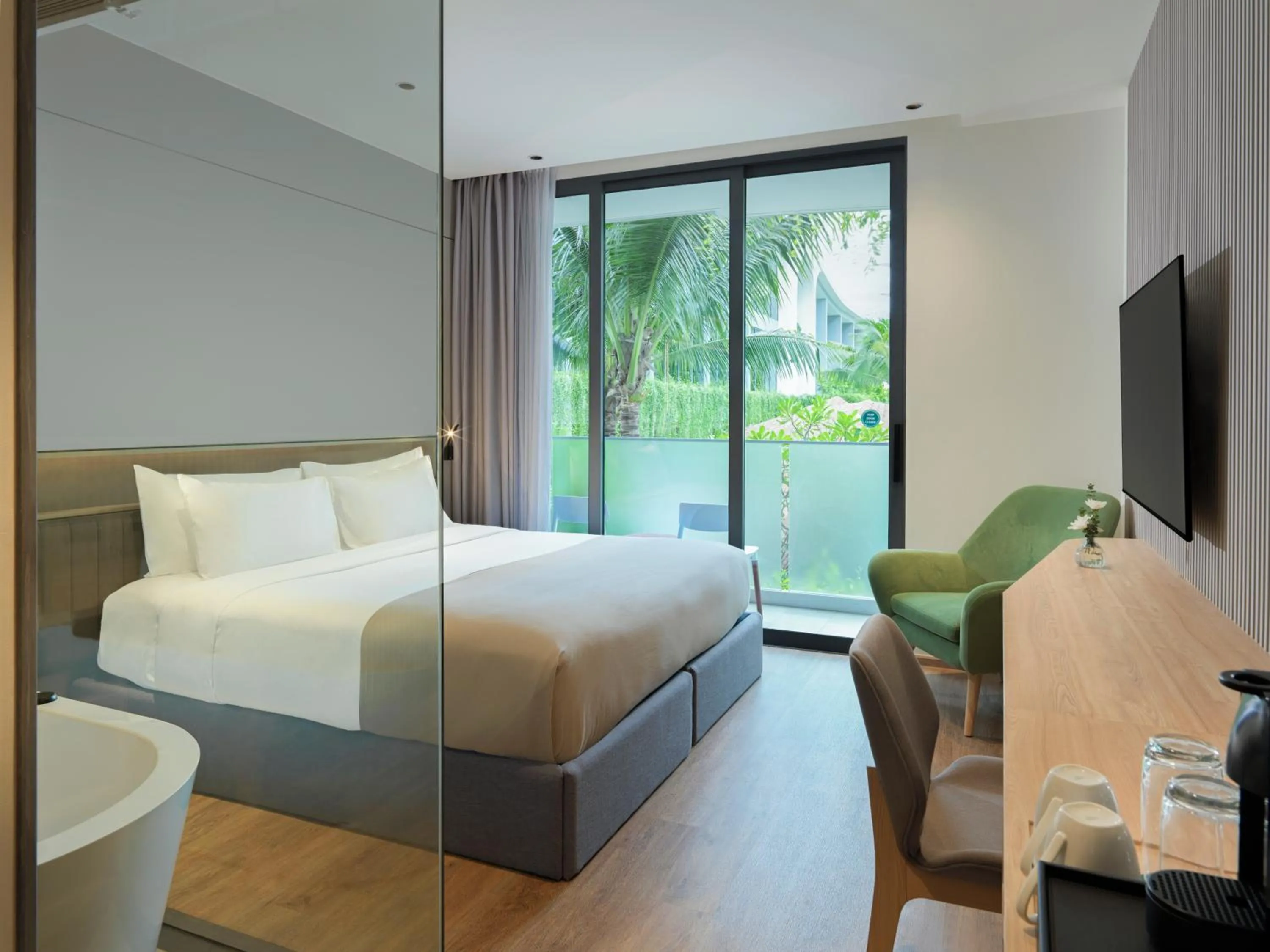 Bed in La Green Hotel and Residence